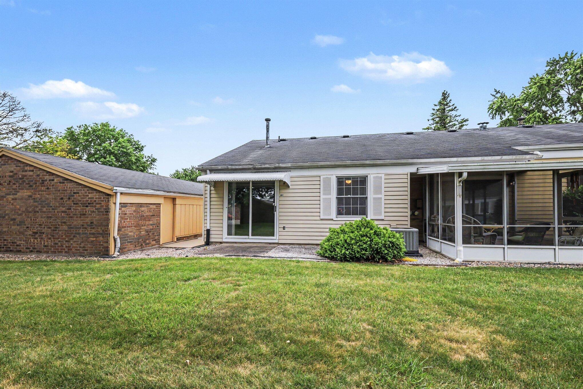 689 Carriage Lane