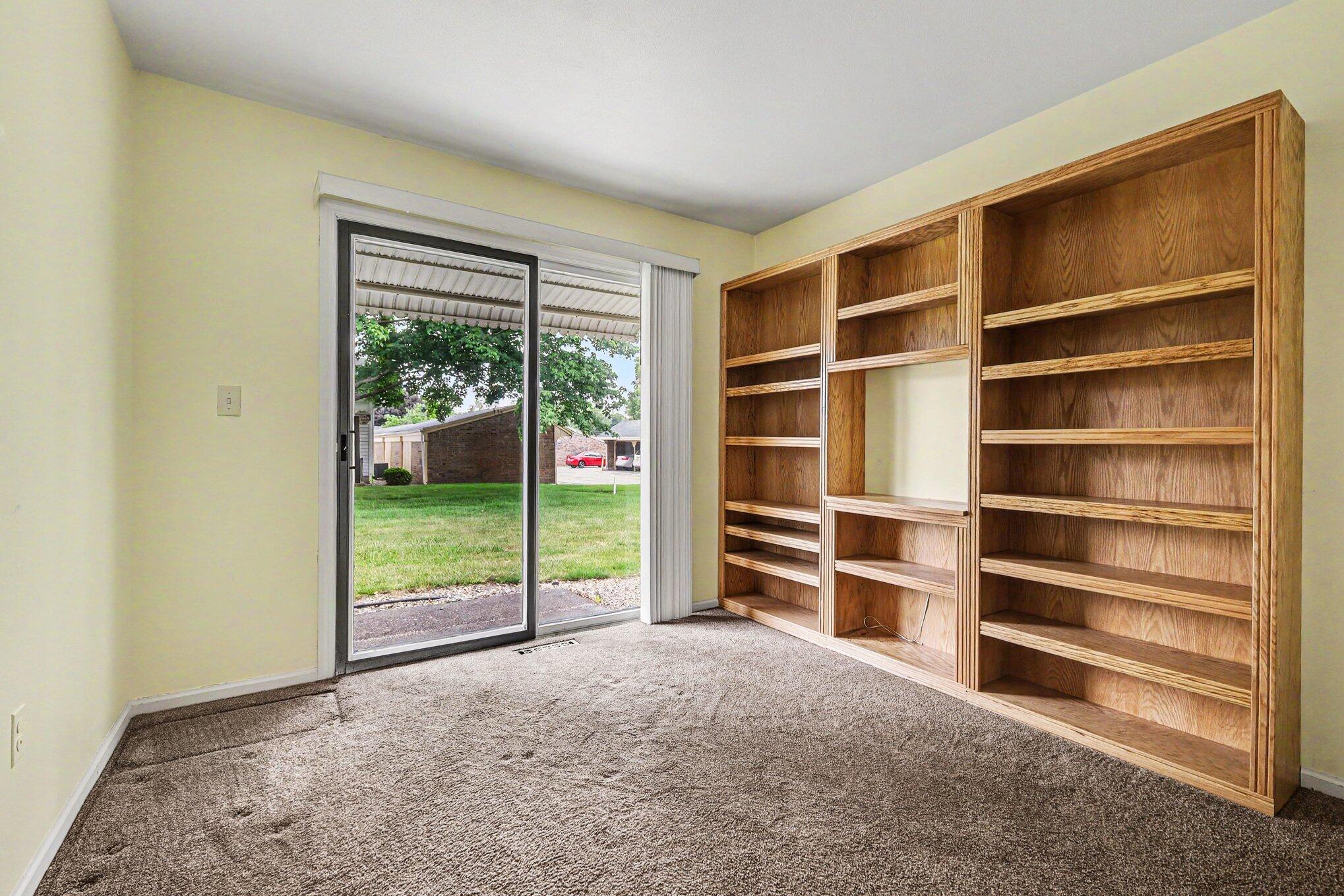 689 Carriage Lane