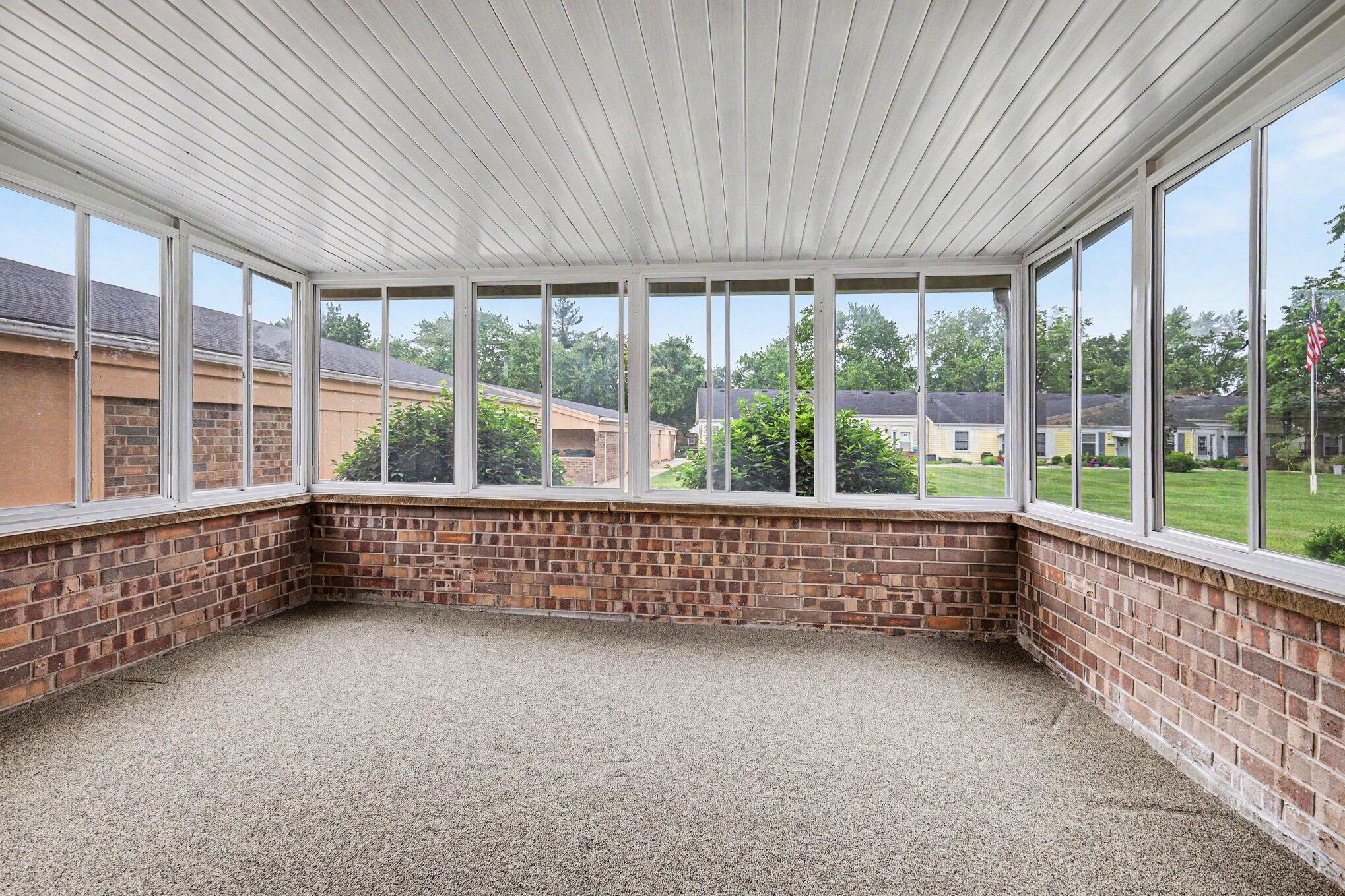 689 Carriage Lane
