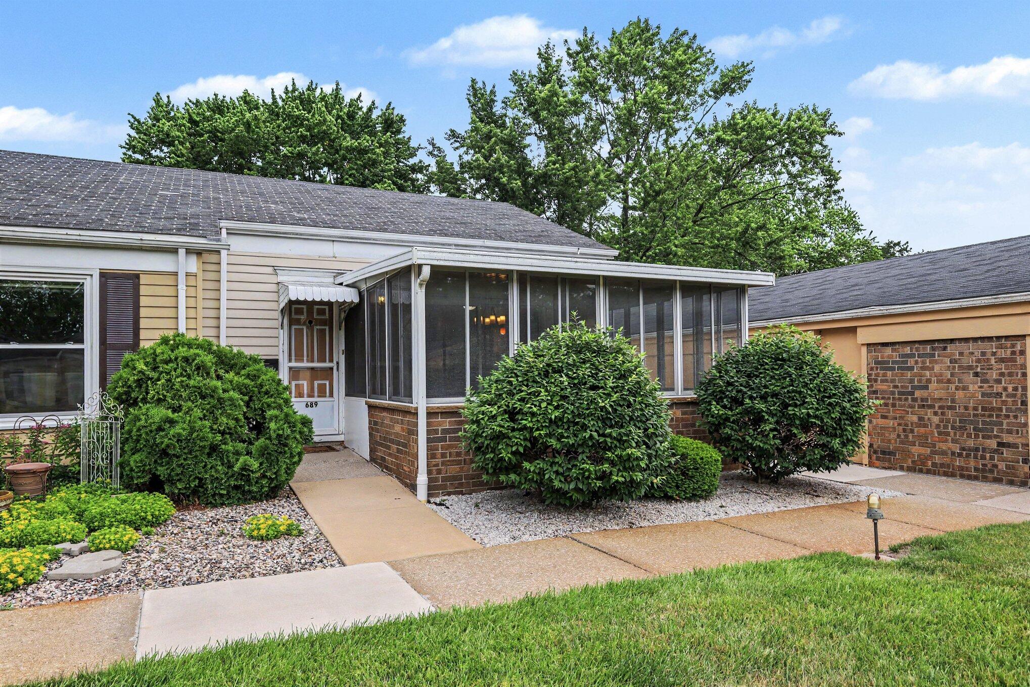 689 Carriage Lane