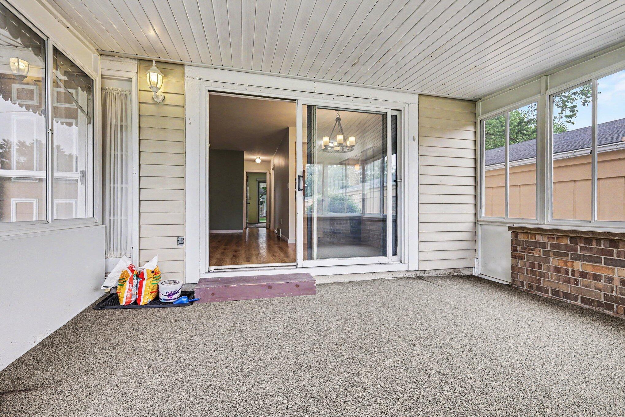 689 Carriage Lane