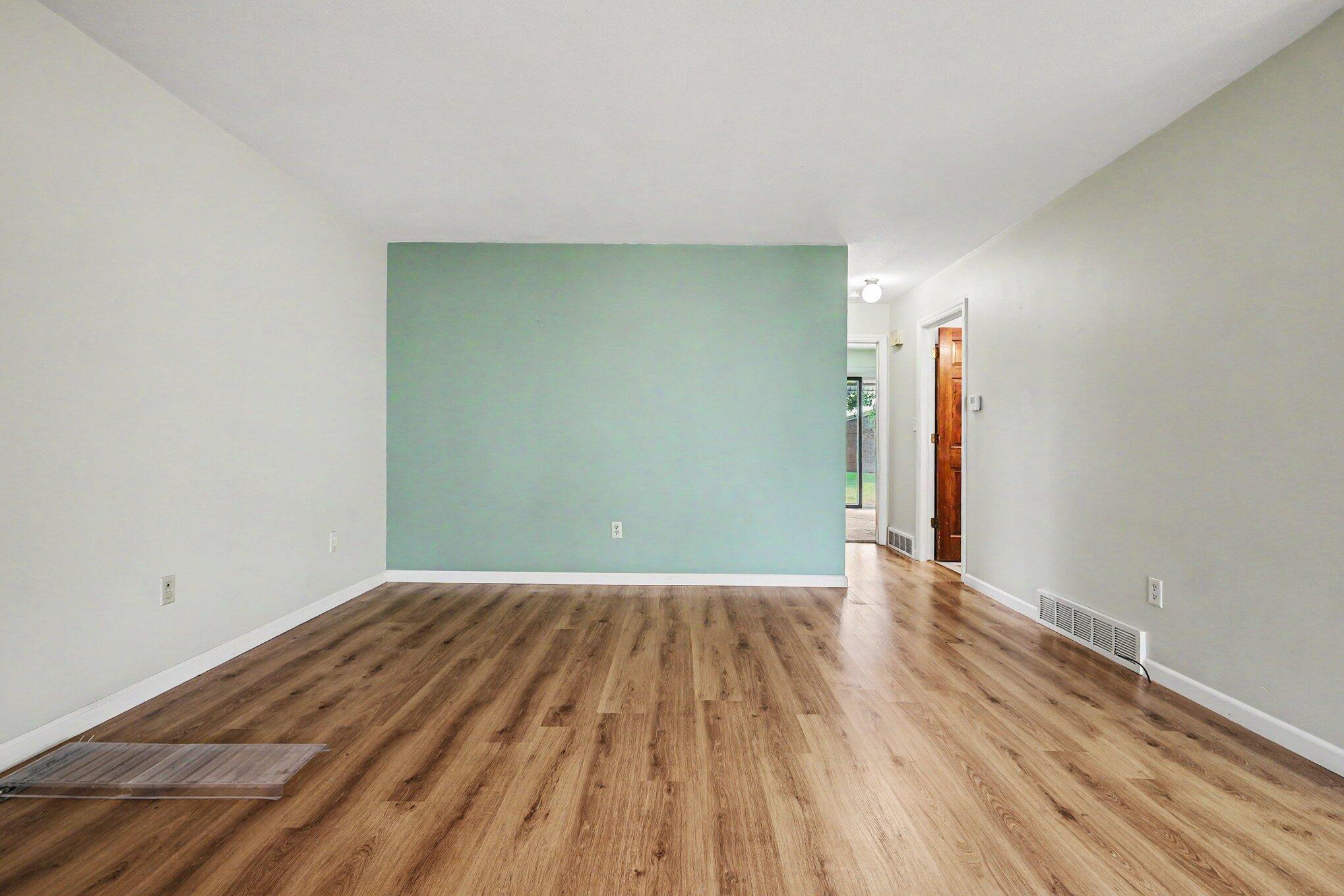 689 Carriage Lane
