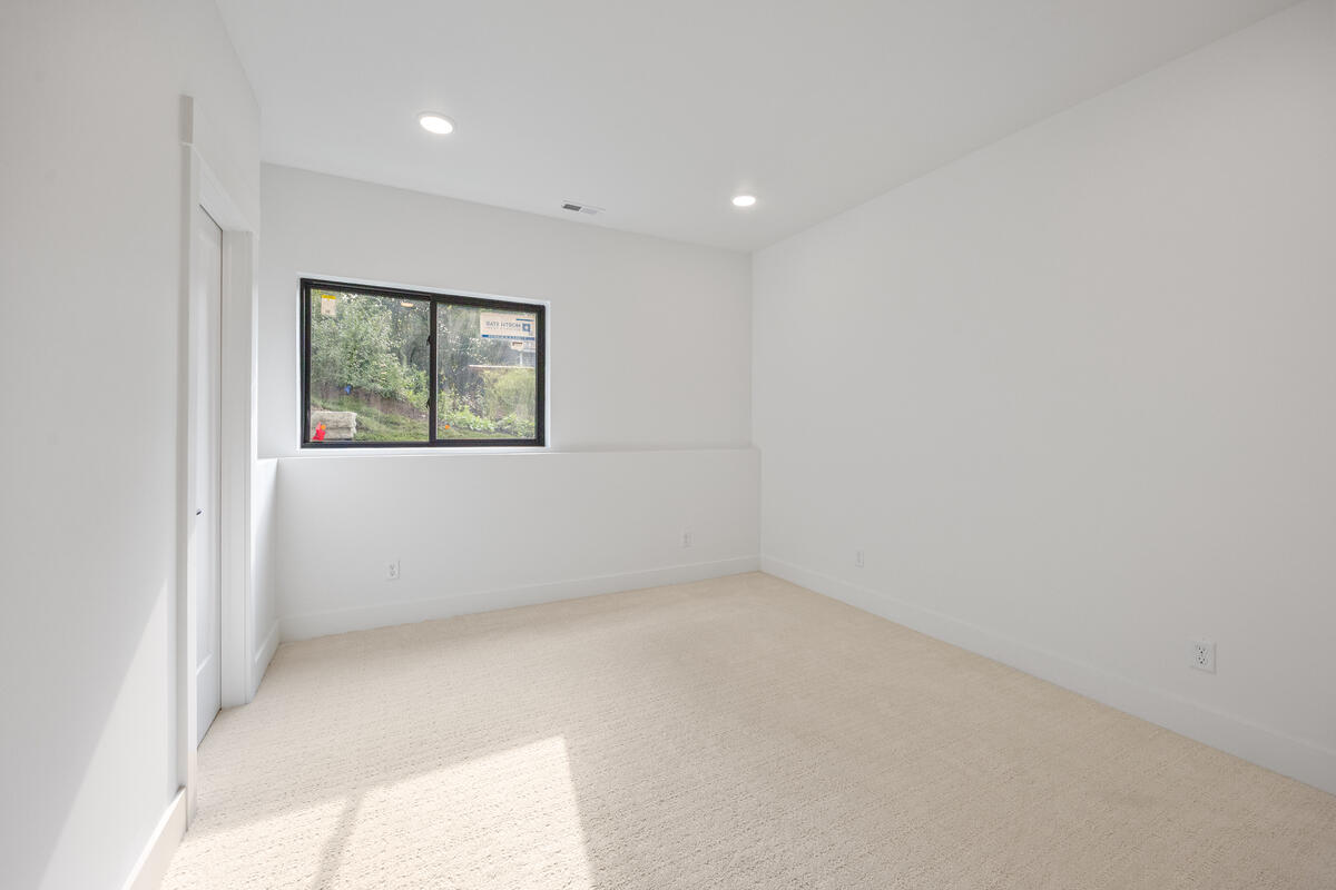 3245 Midland Drive SE