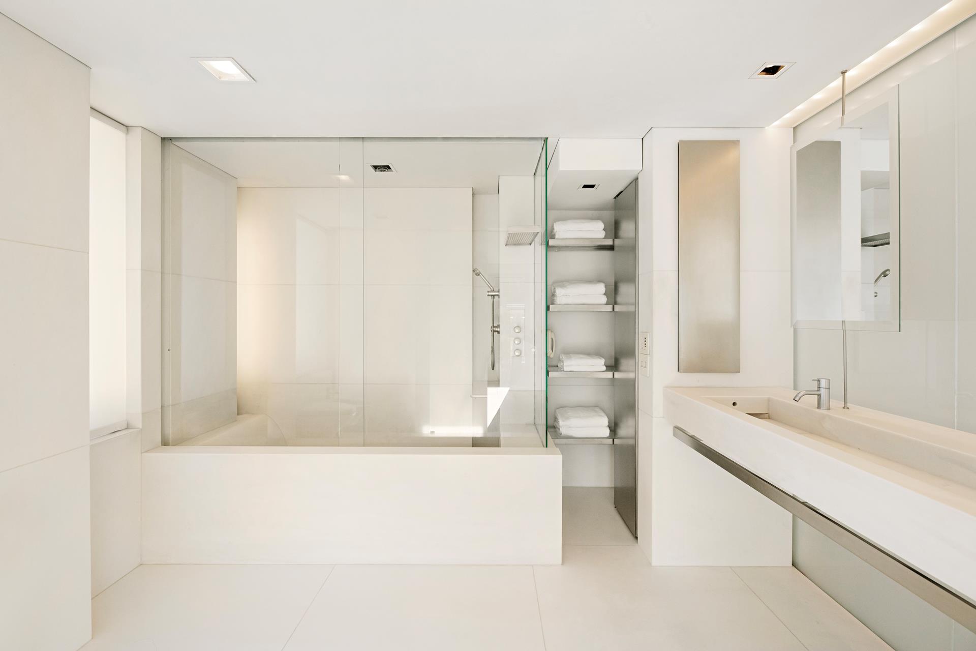 785 PARK Avenue 17BC
