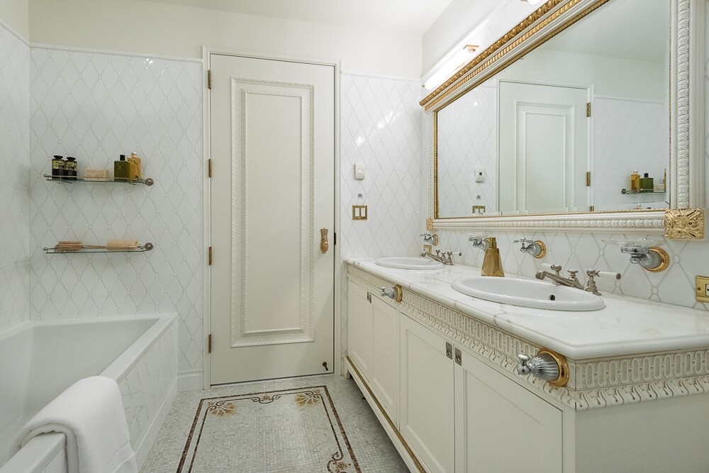 1 CENTRAL Park S 1801