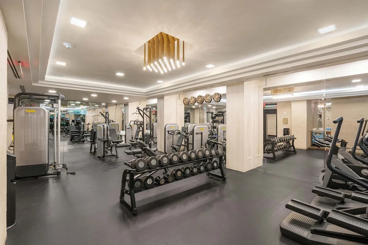 1 CENTRAL Park S 1801