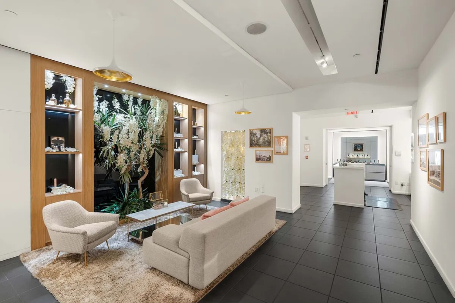 1 CENTRAL Park S 1801