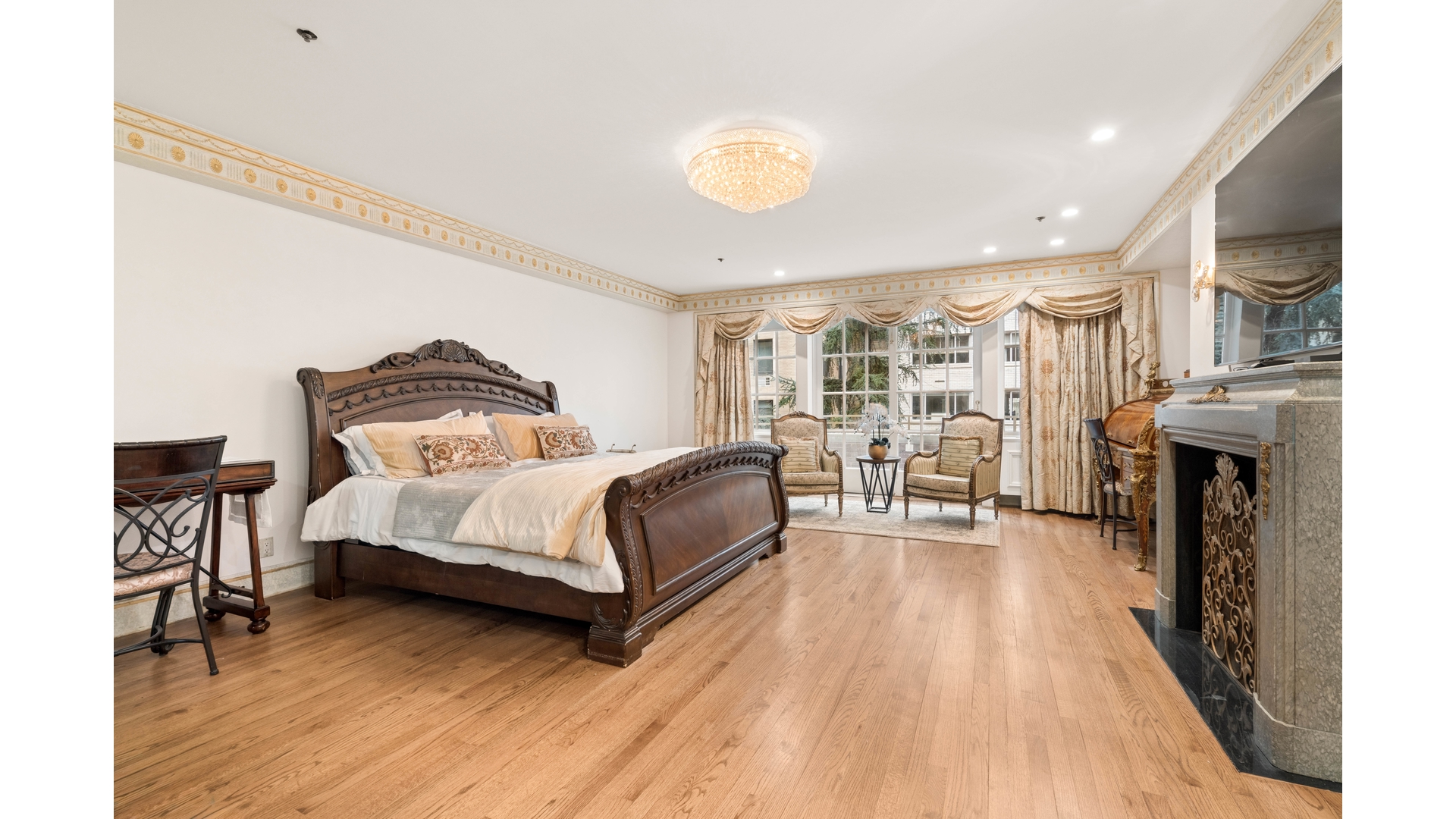 7 E 69TH Street