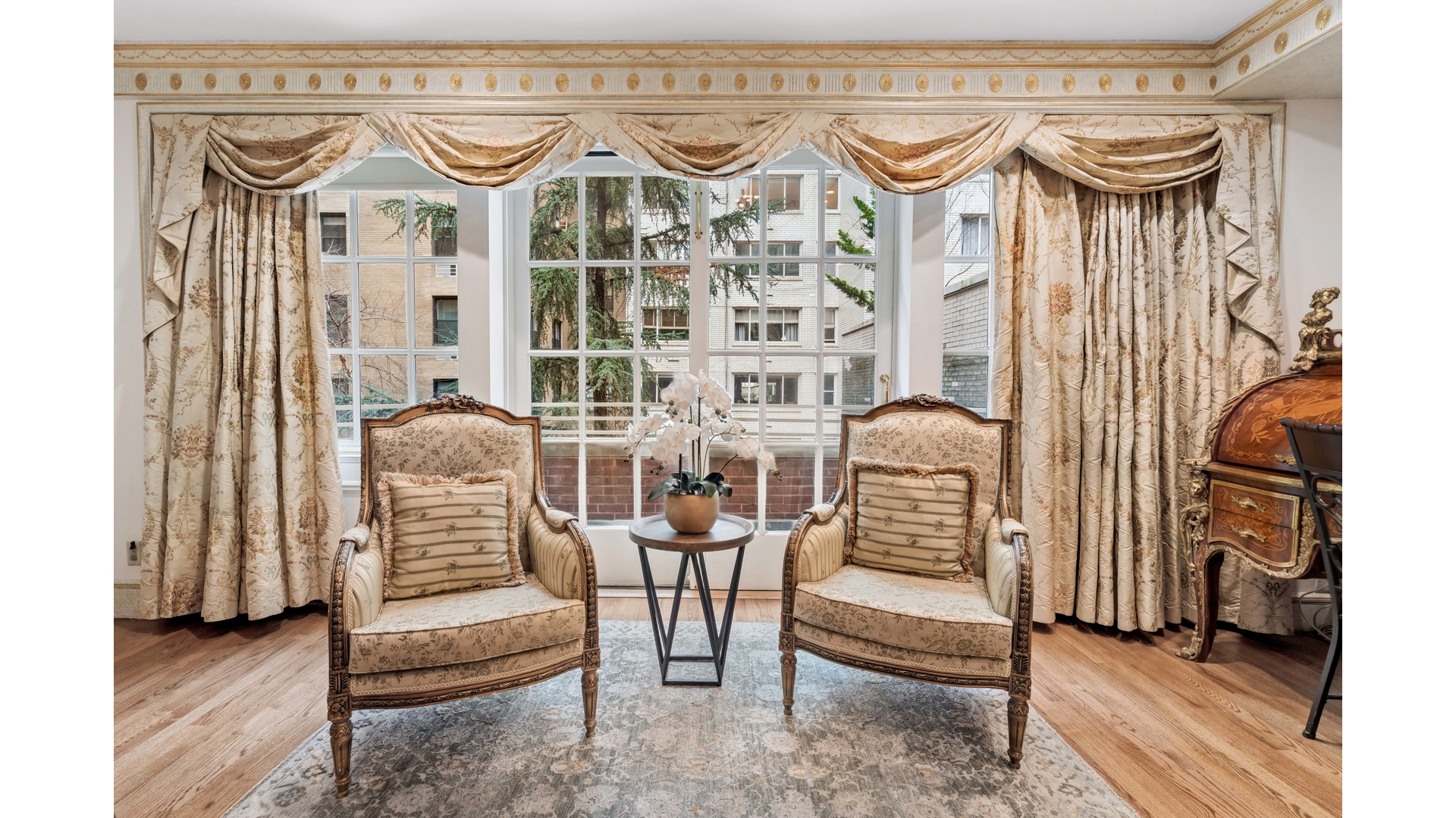 7 E 69TH Street