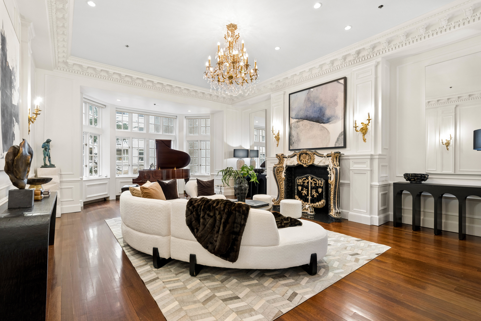 7 E 69TH Street