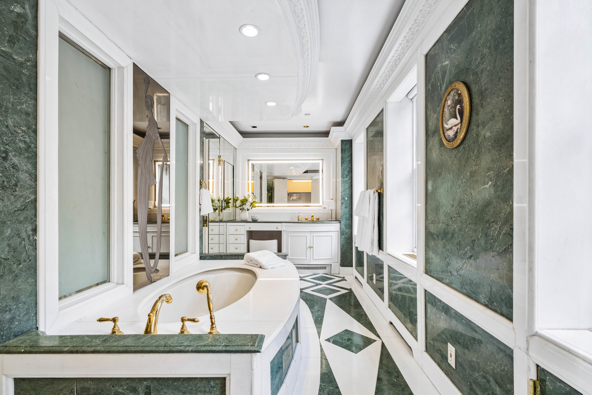 7 E 69TH Street