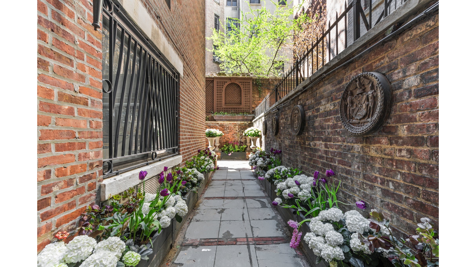 18 W 74TH Street 1