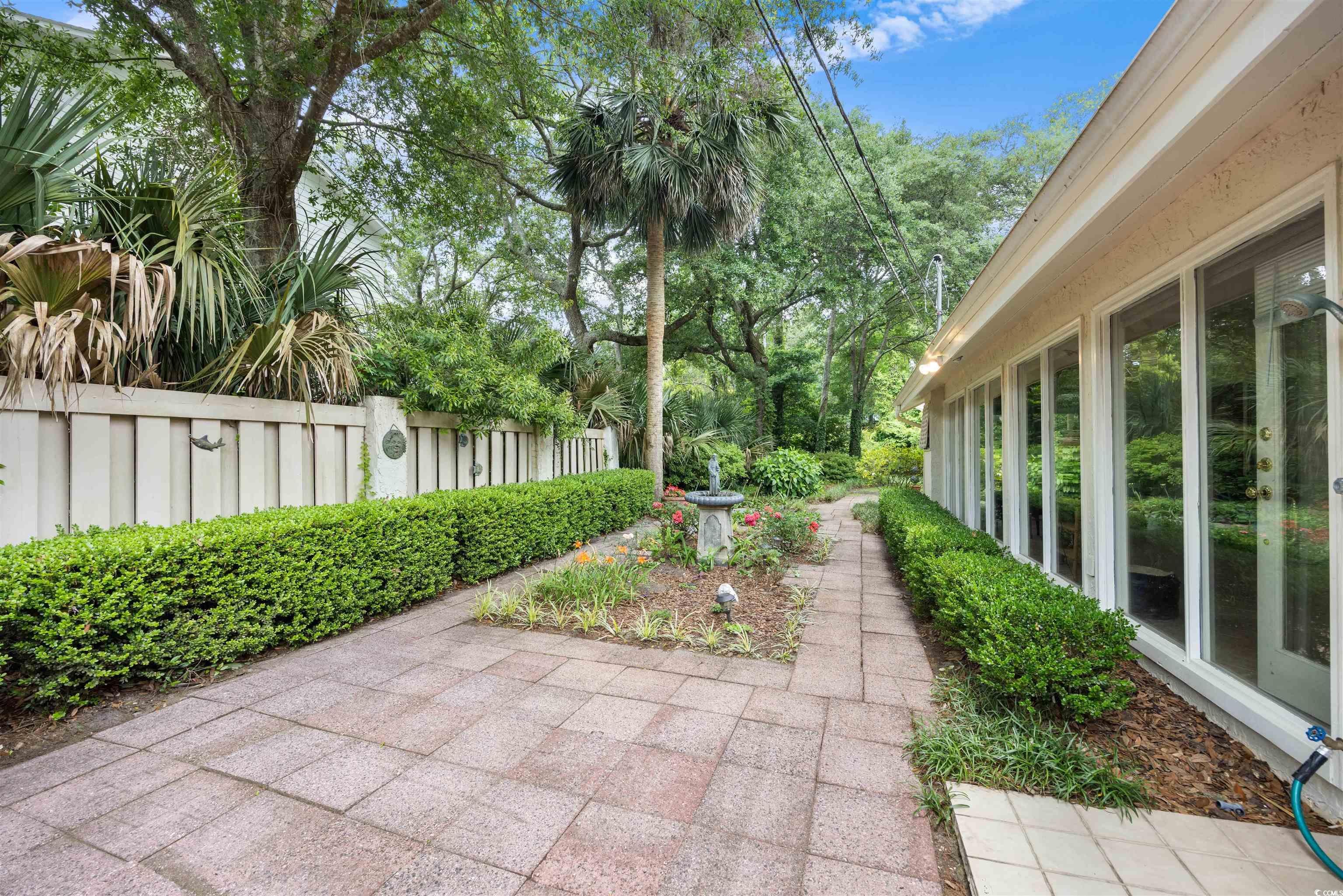 371 Lakeshore Dr.