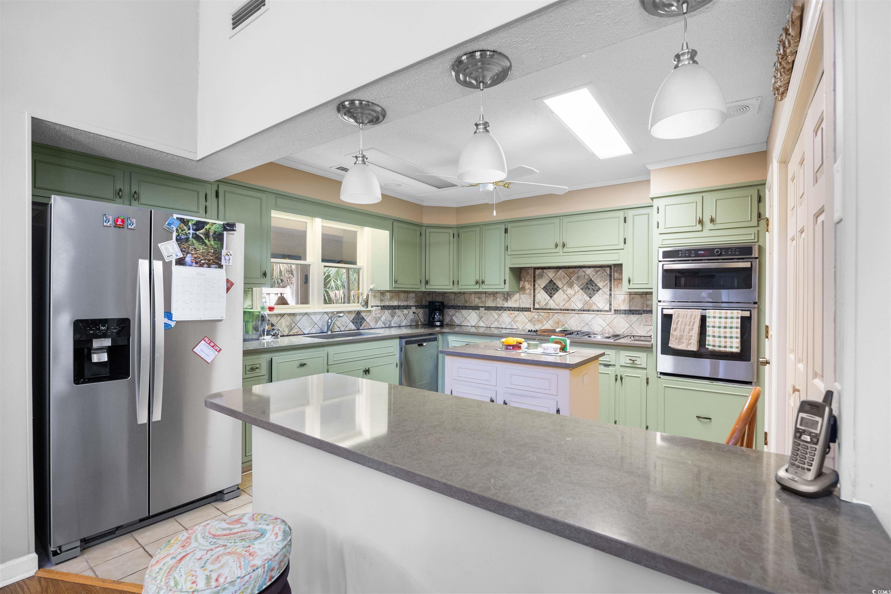 371 Lakeshore Dr.