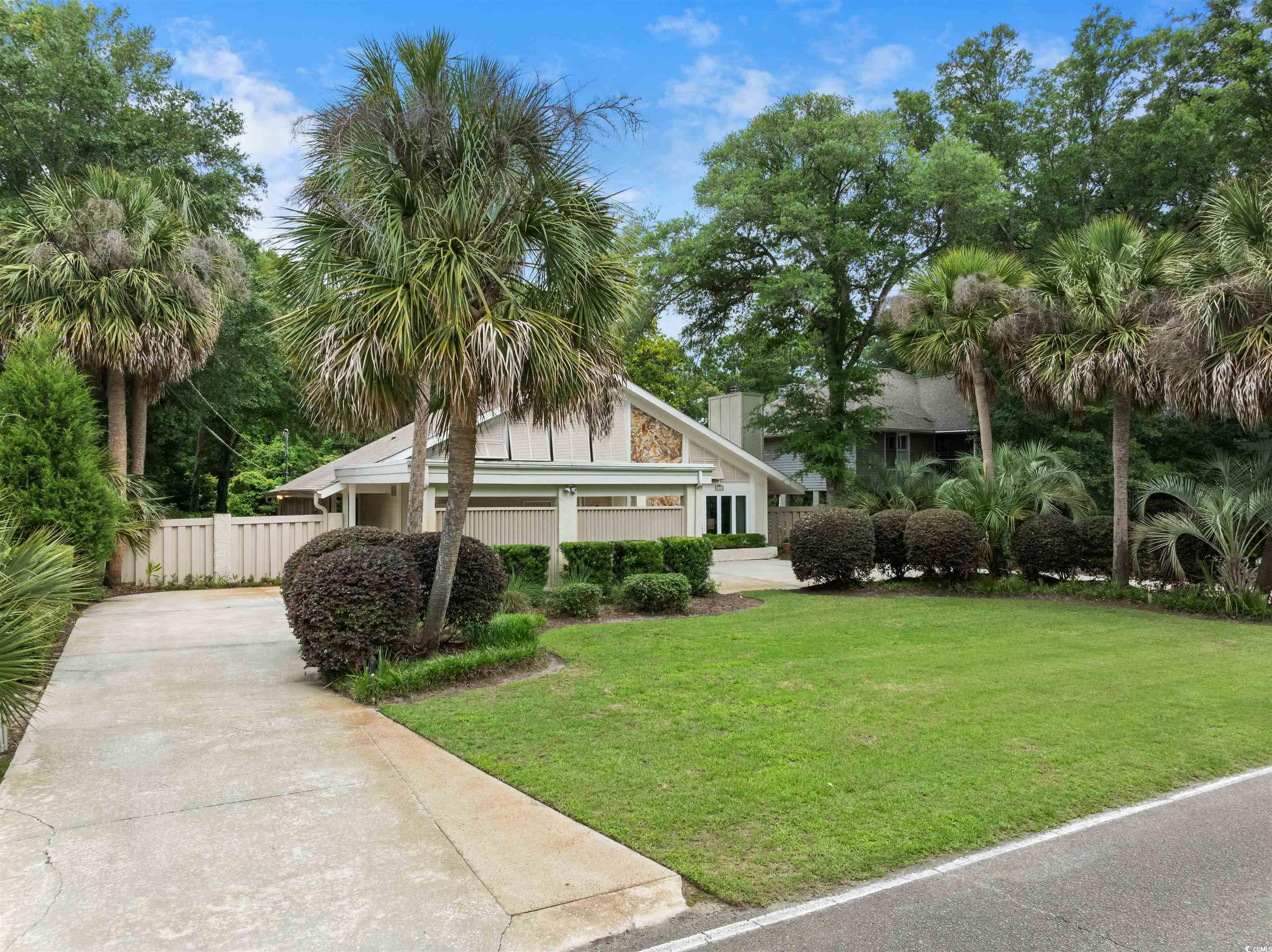 371 Lakeshore Dr.