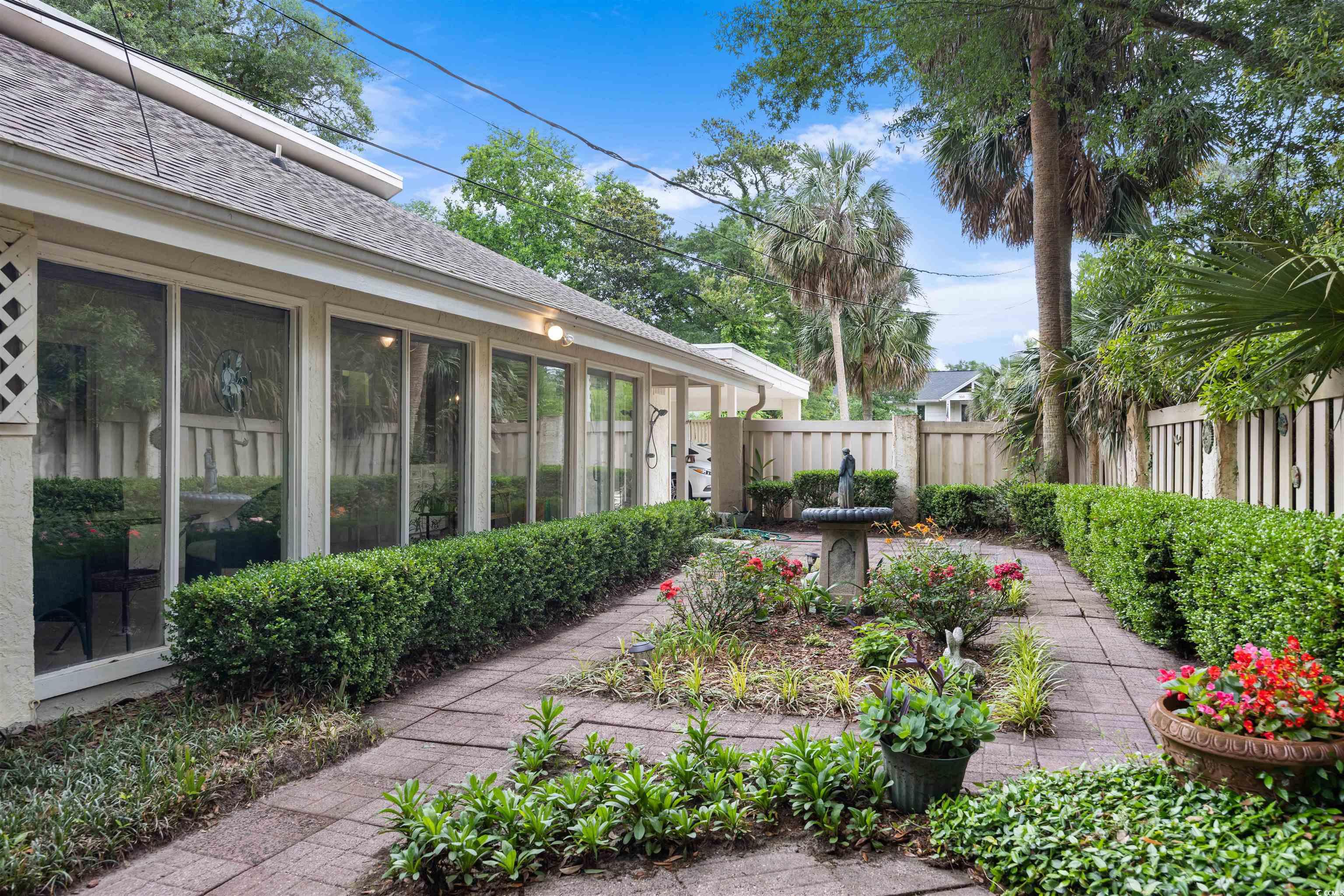 371 Lakeshore Dr.