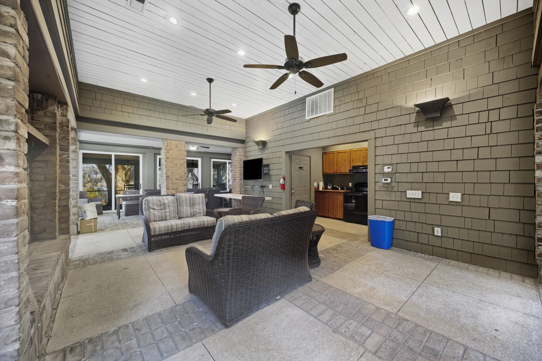 3160 Vanderbilt Blvd.