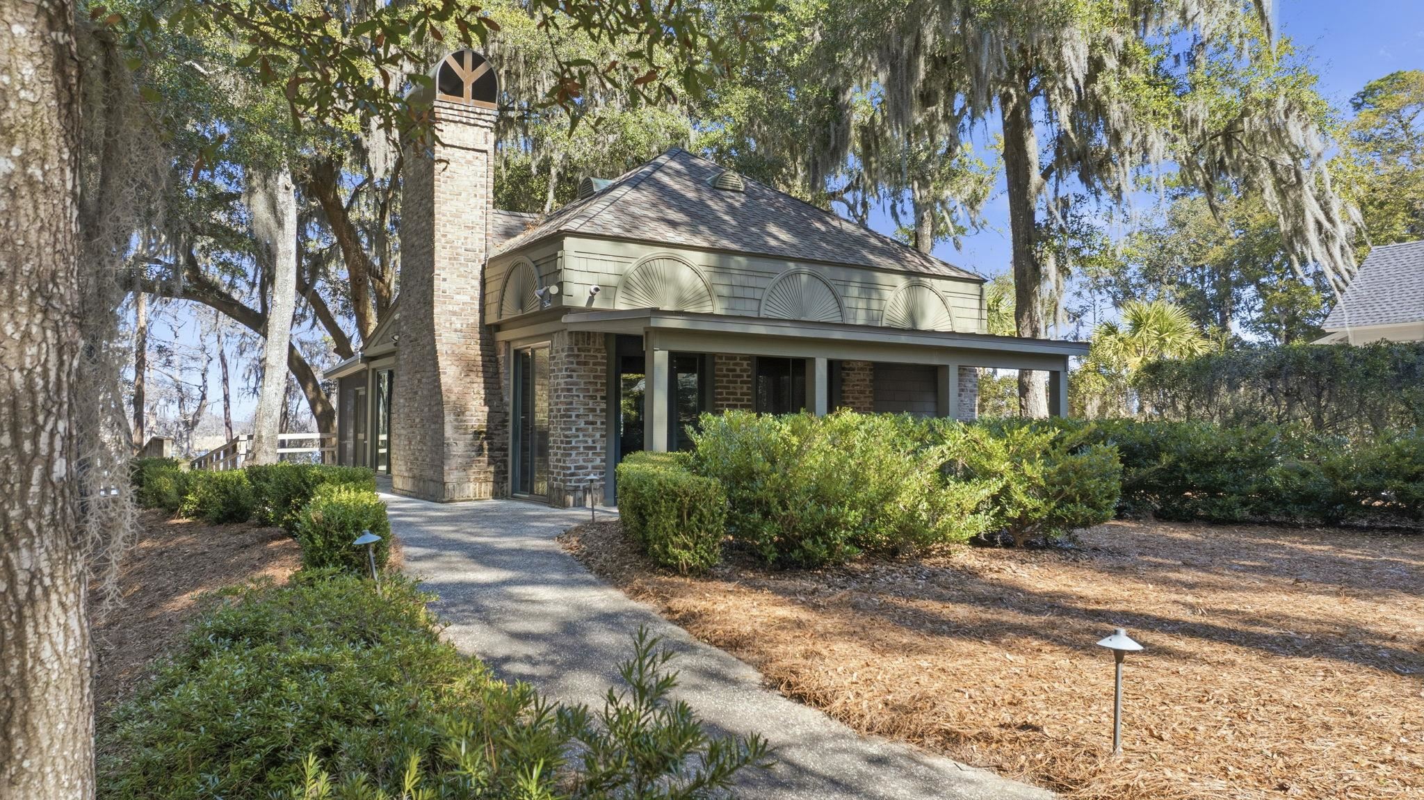 2862 Vanderbilt Blvd.