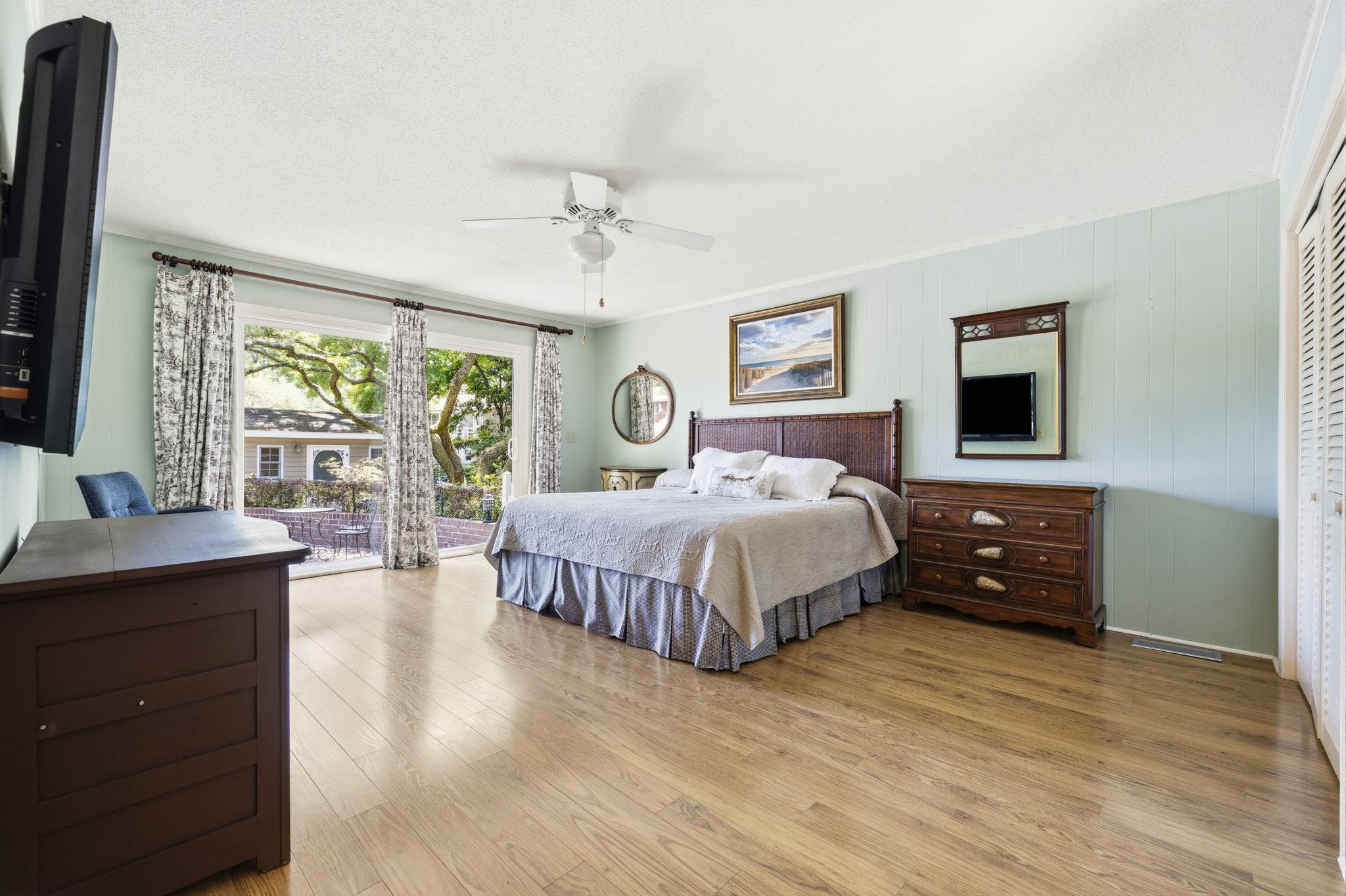 268 Lakeshore Dr.