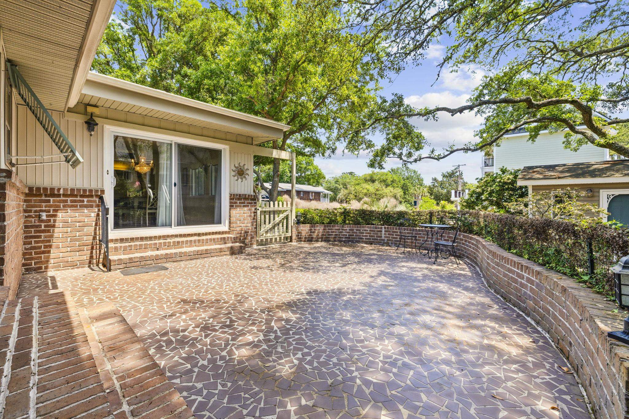 268 Lakeshore Dr.