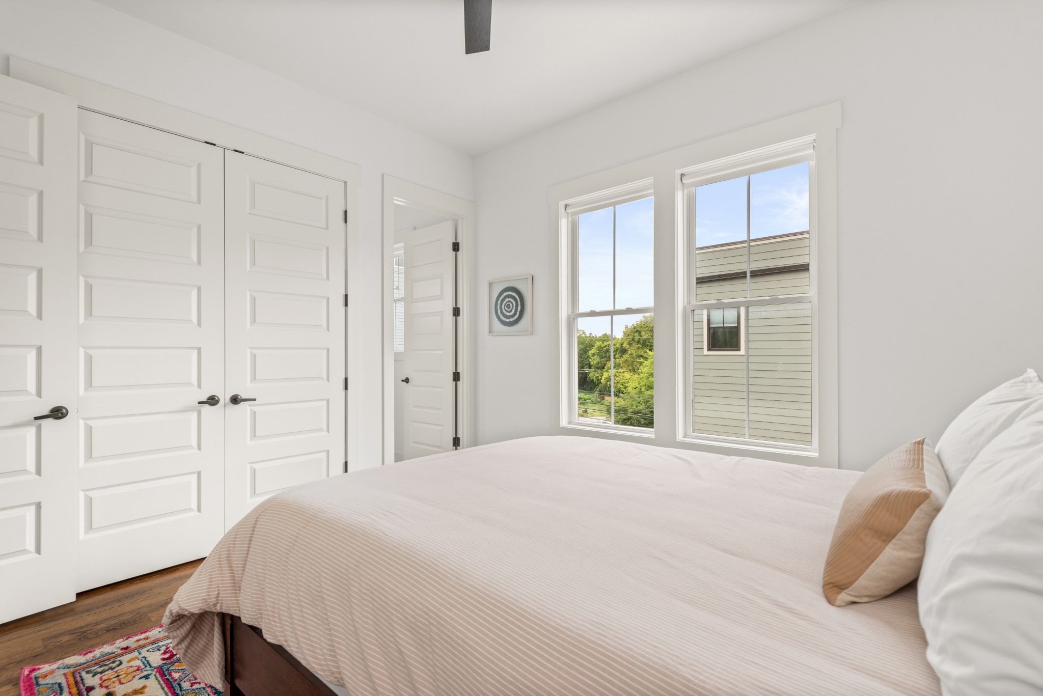 1027 E Trinity Ln Unit: 6