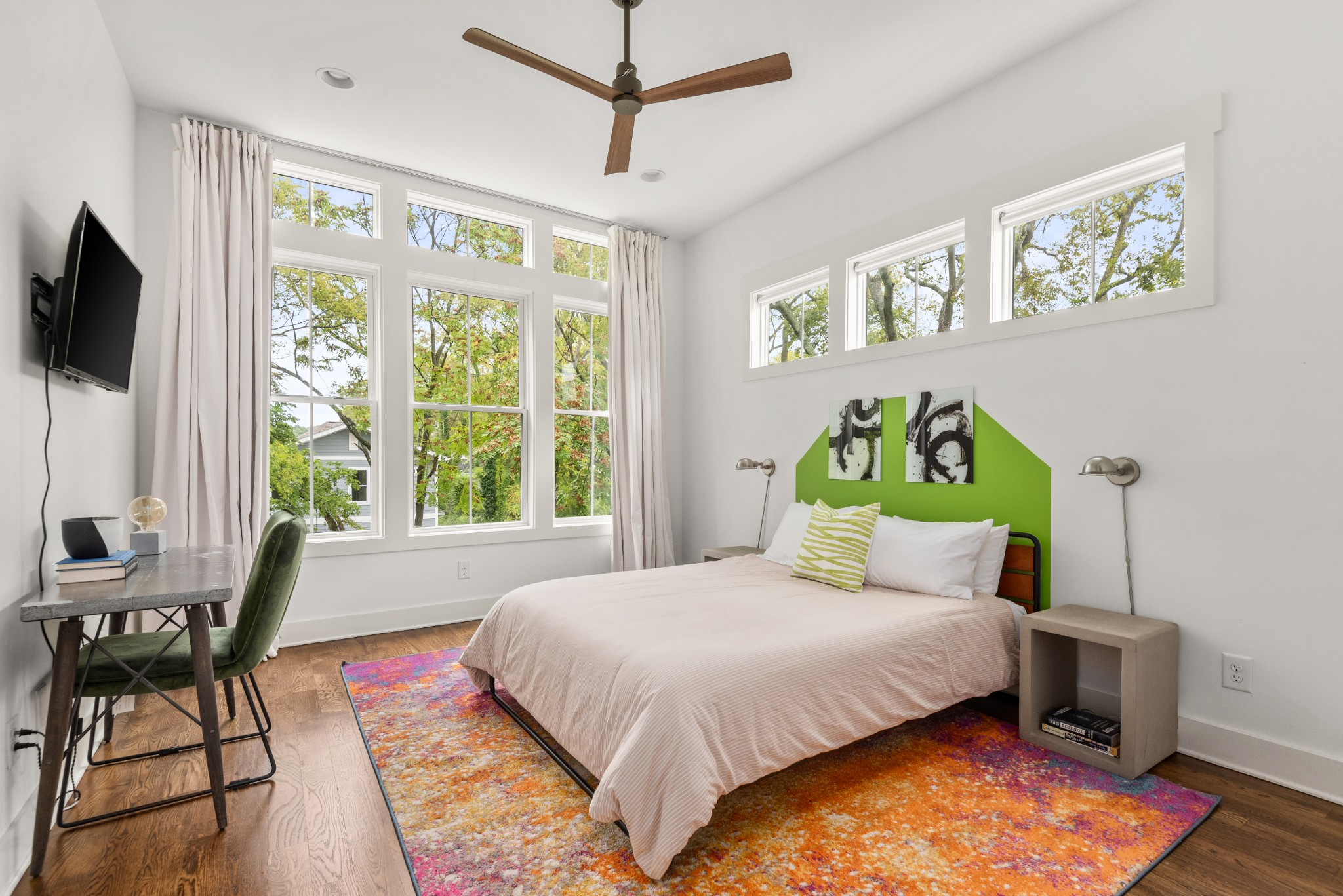 1027 E Trinity Ln Unit: 6