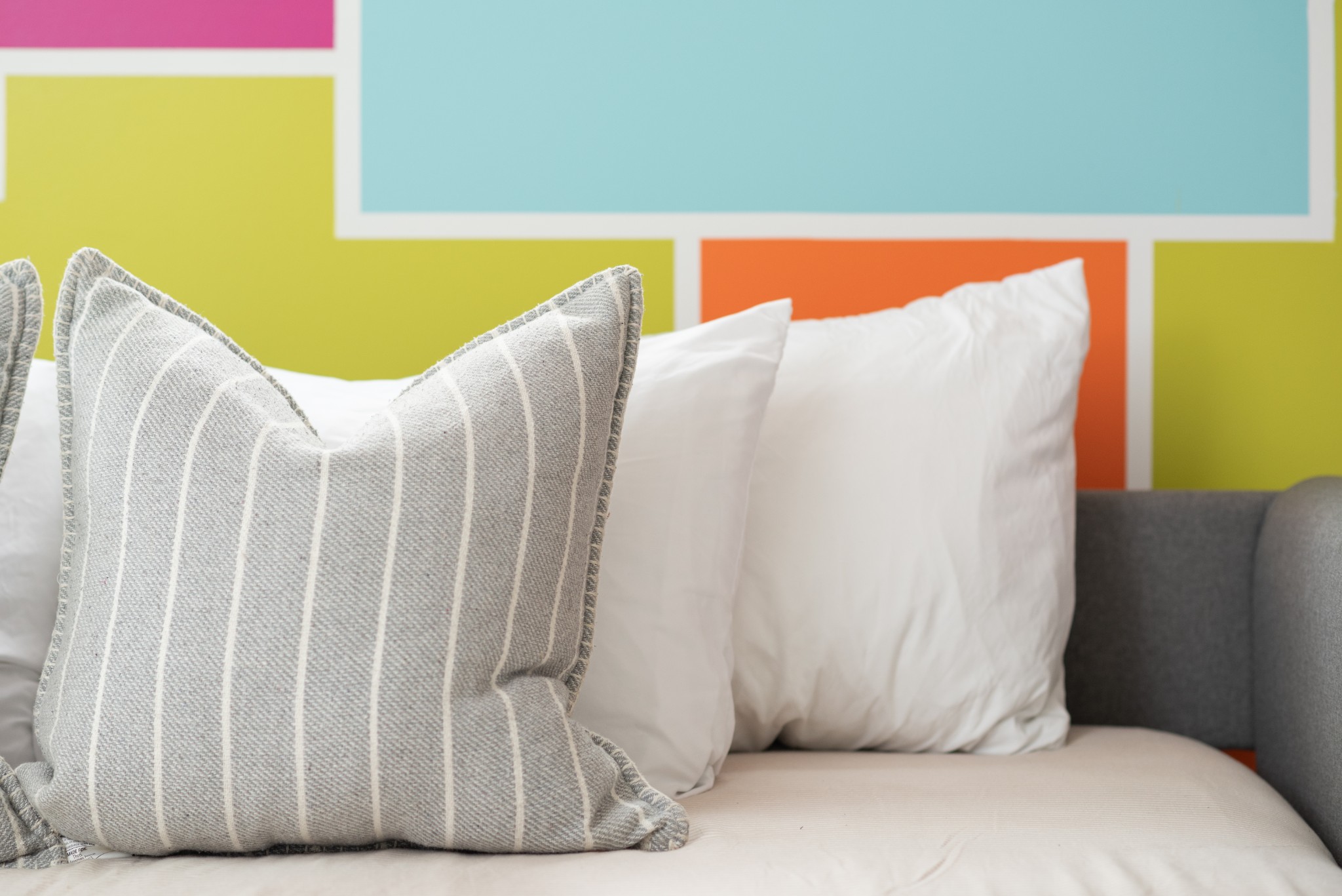 1027 E Trinity Ln Unit: 6