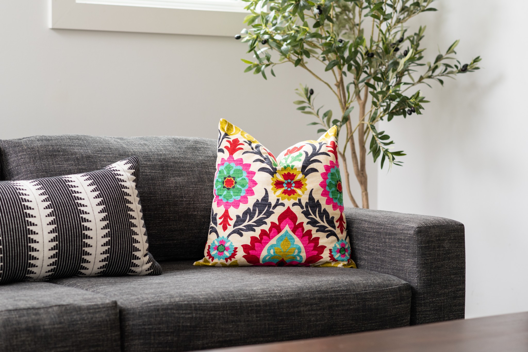 1027 E Trinity Ln Unit: 6