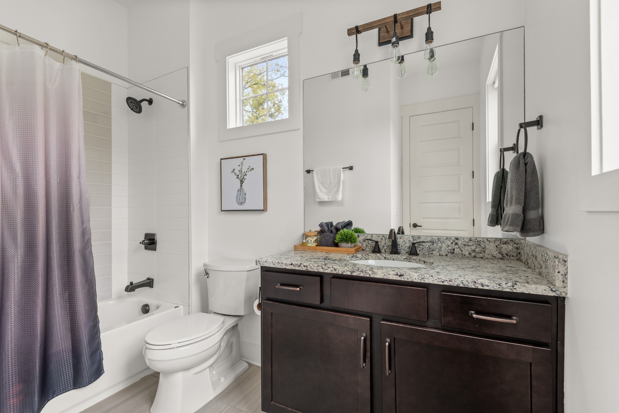 1027 E Trinity Ln Unit: 6