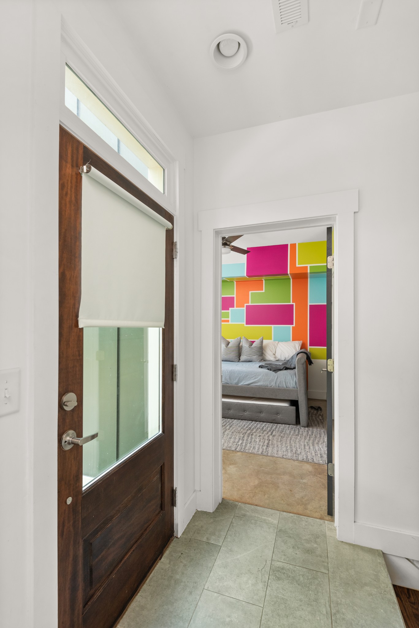 1027 E Trinity Ln Unit: 7