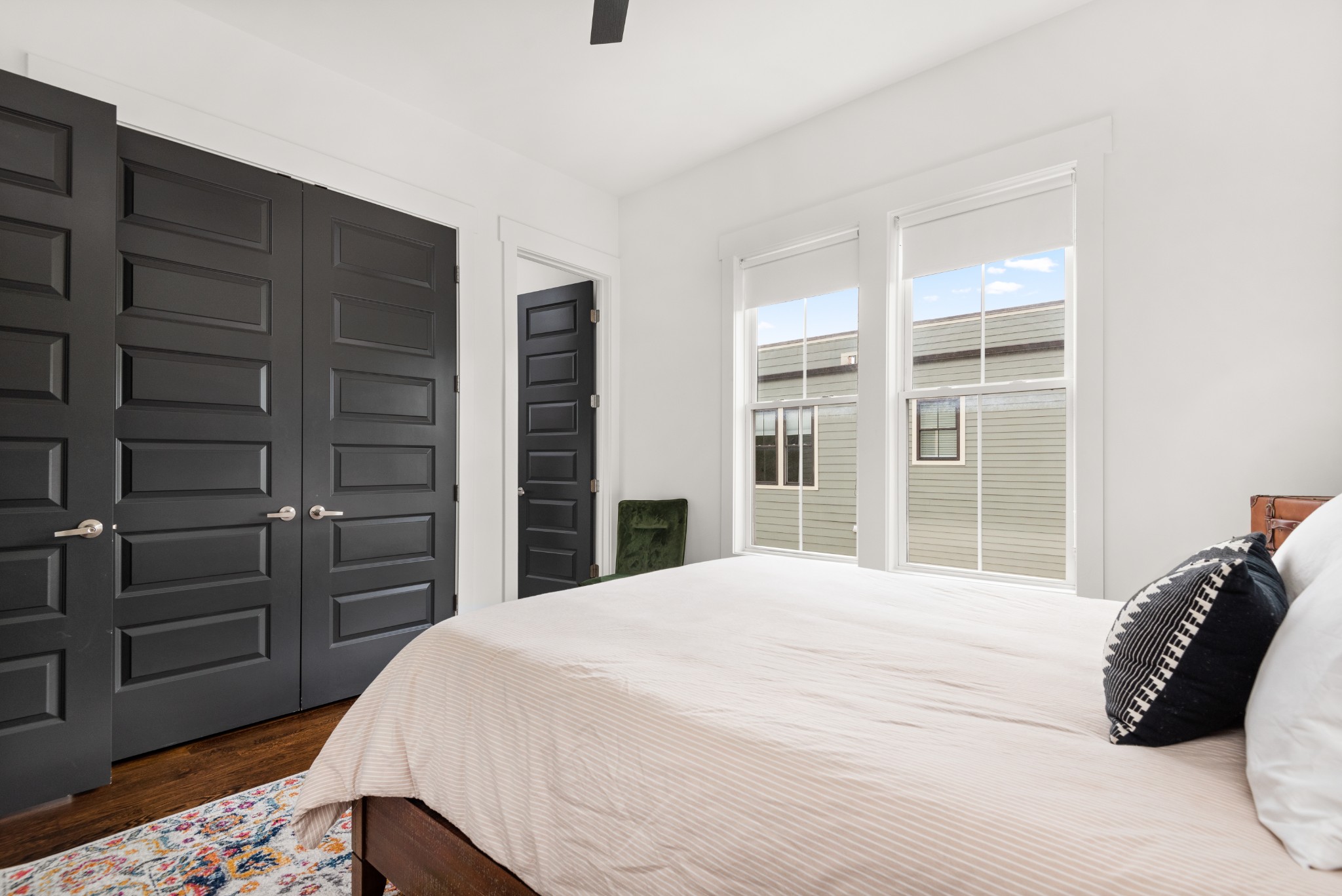 1027 E Trinity Ln Unit: 7