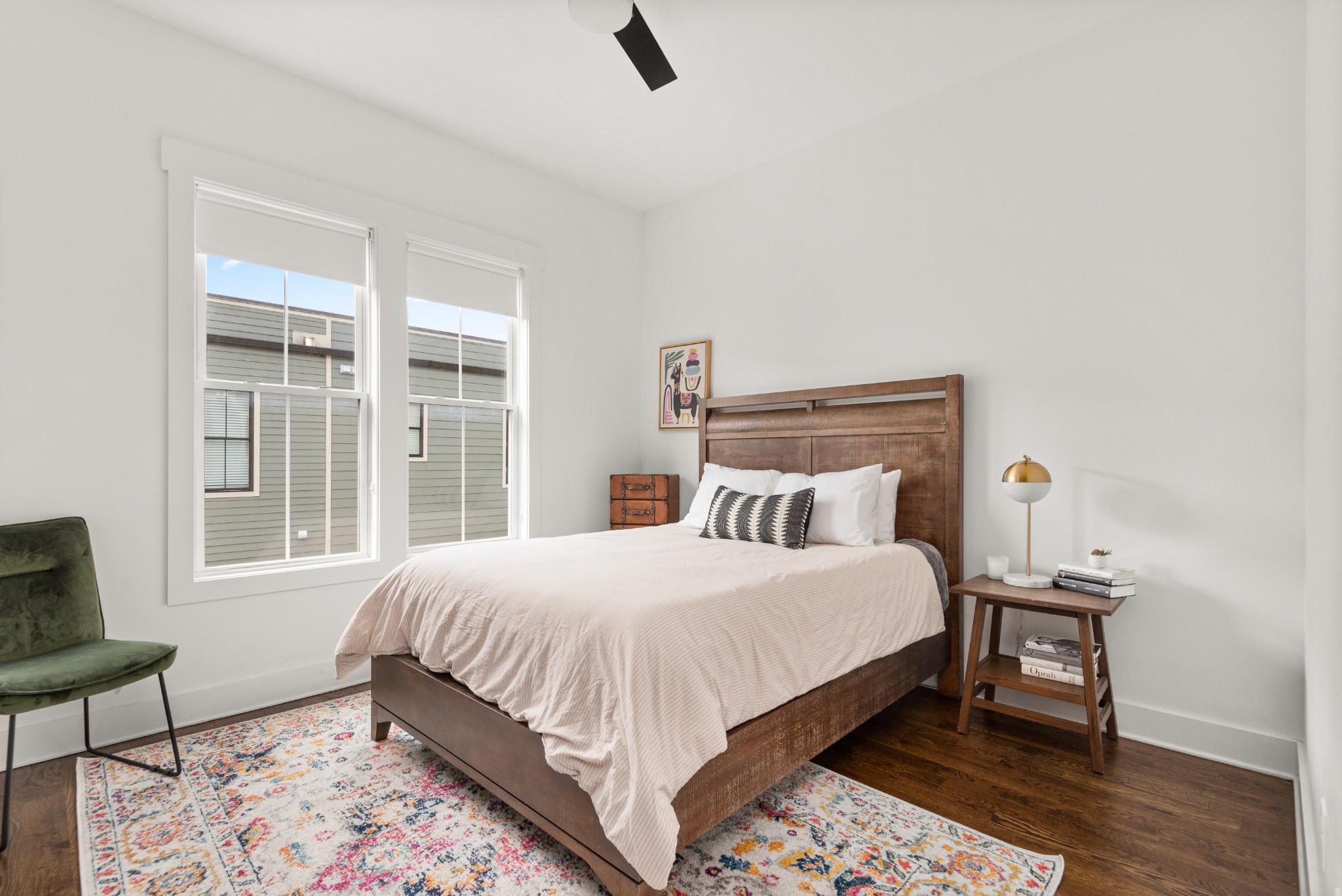 1027 E Trinity Ln Unit: 7