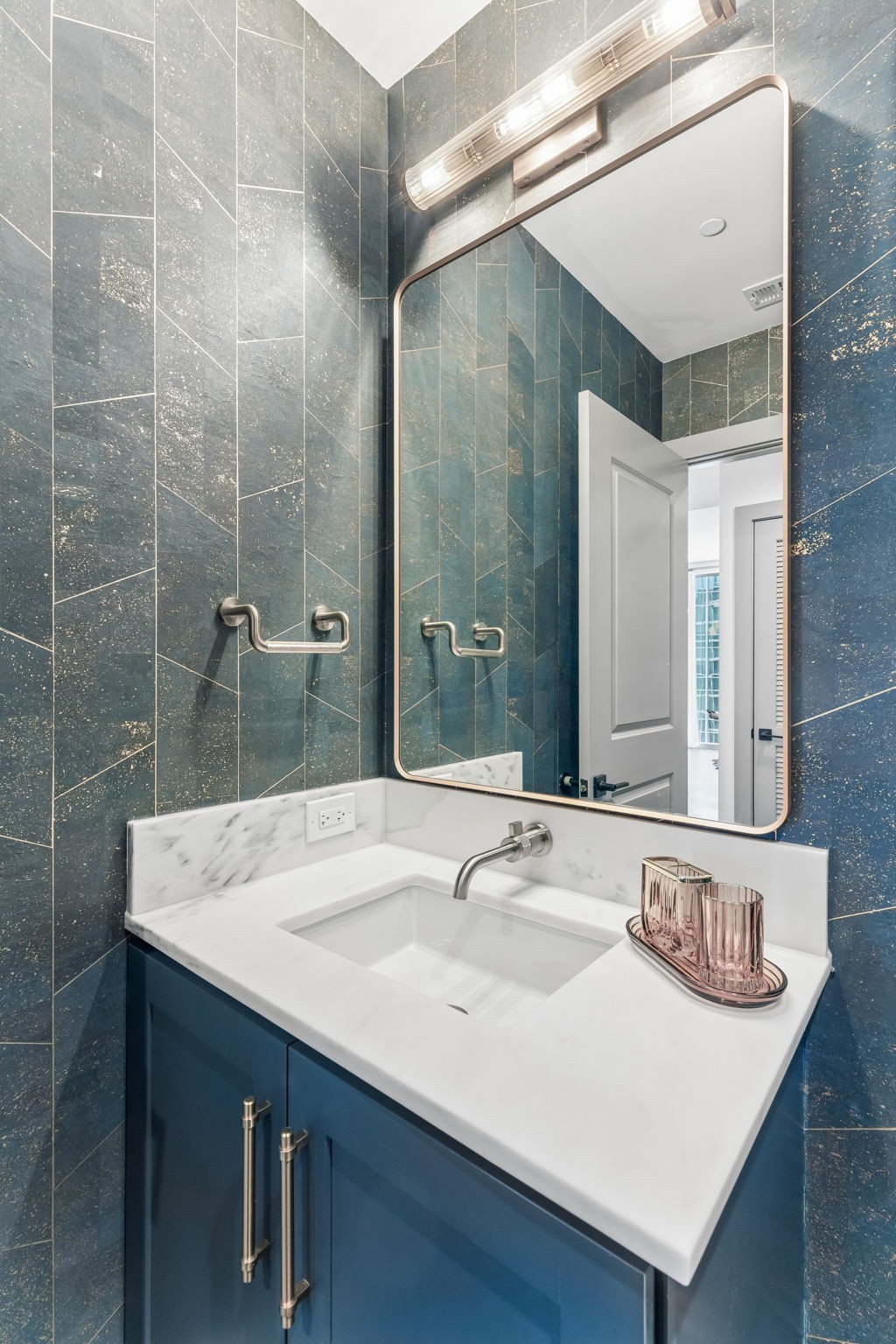 1616 West End Ave Unit: 2303
