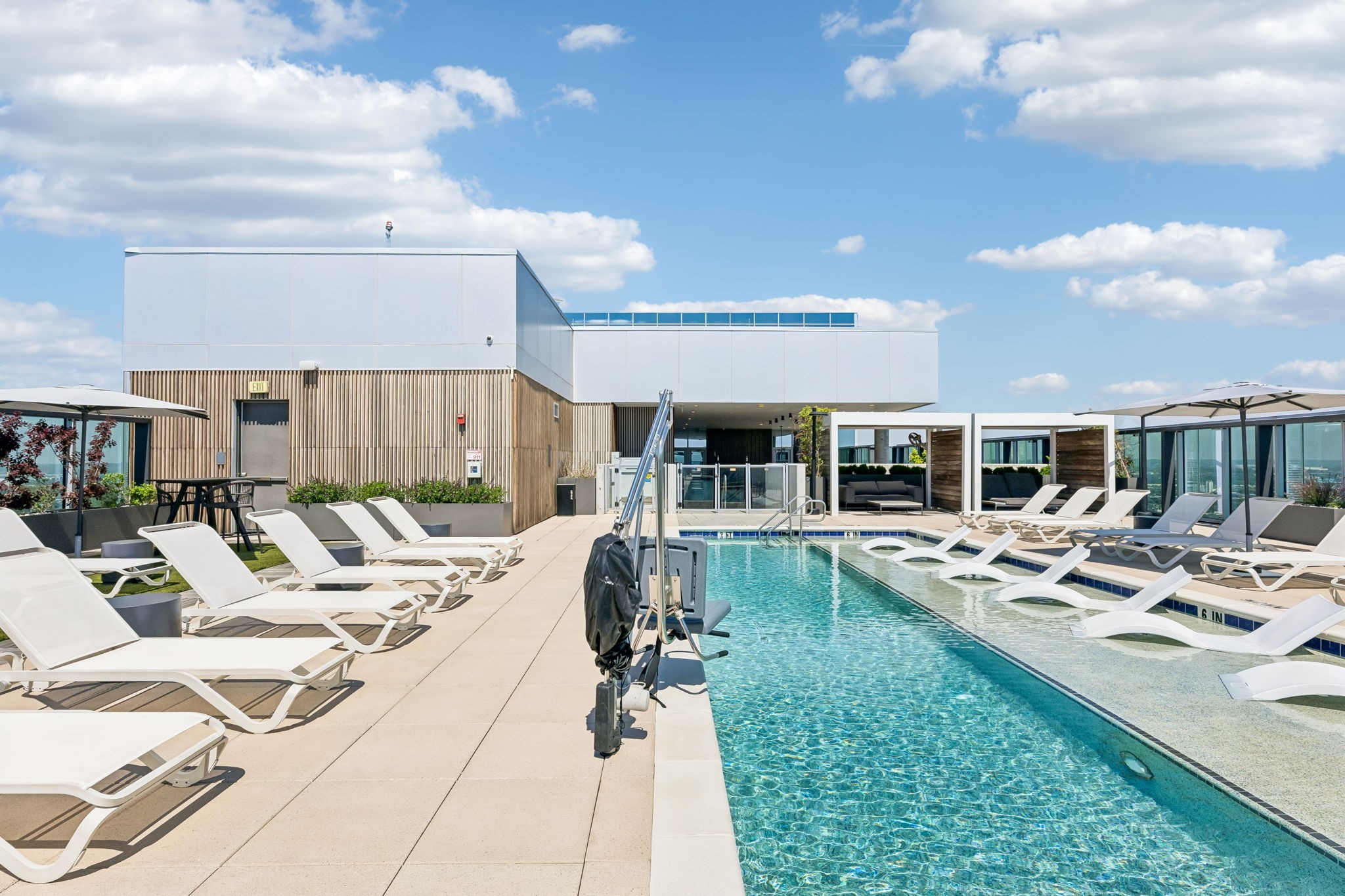 1616 West End Ave Unit: 2303