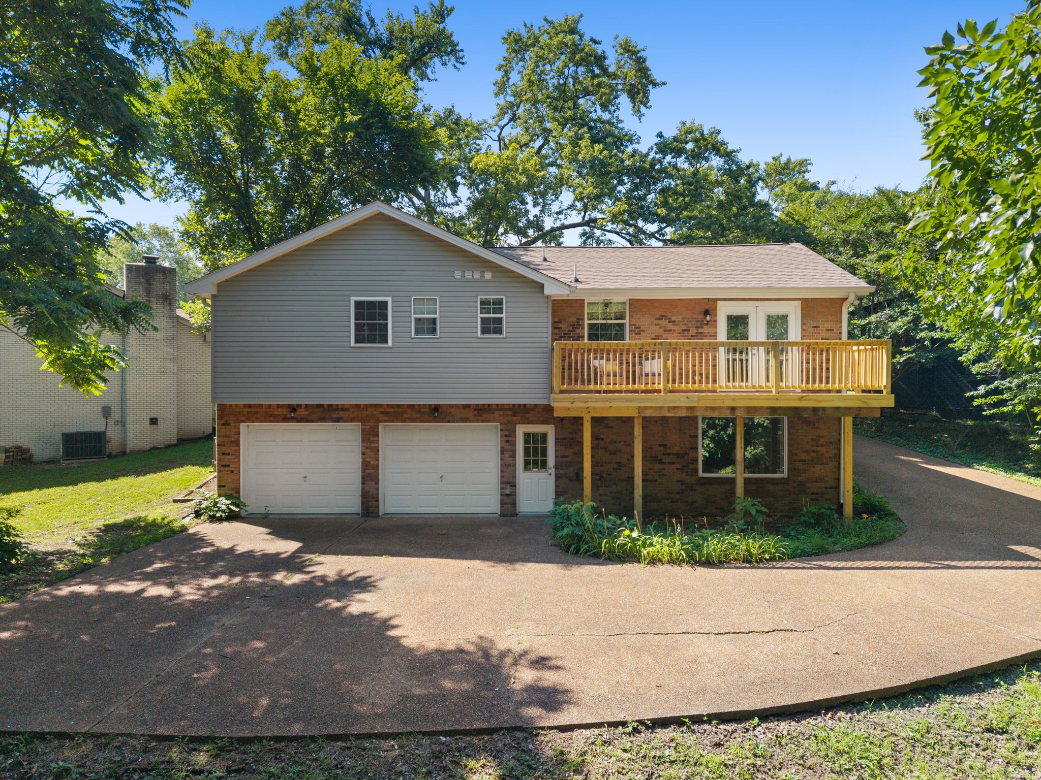 821 Luxemburg Dr