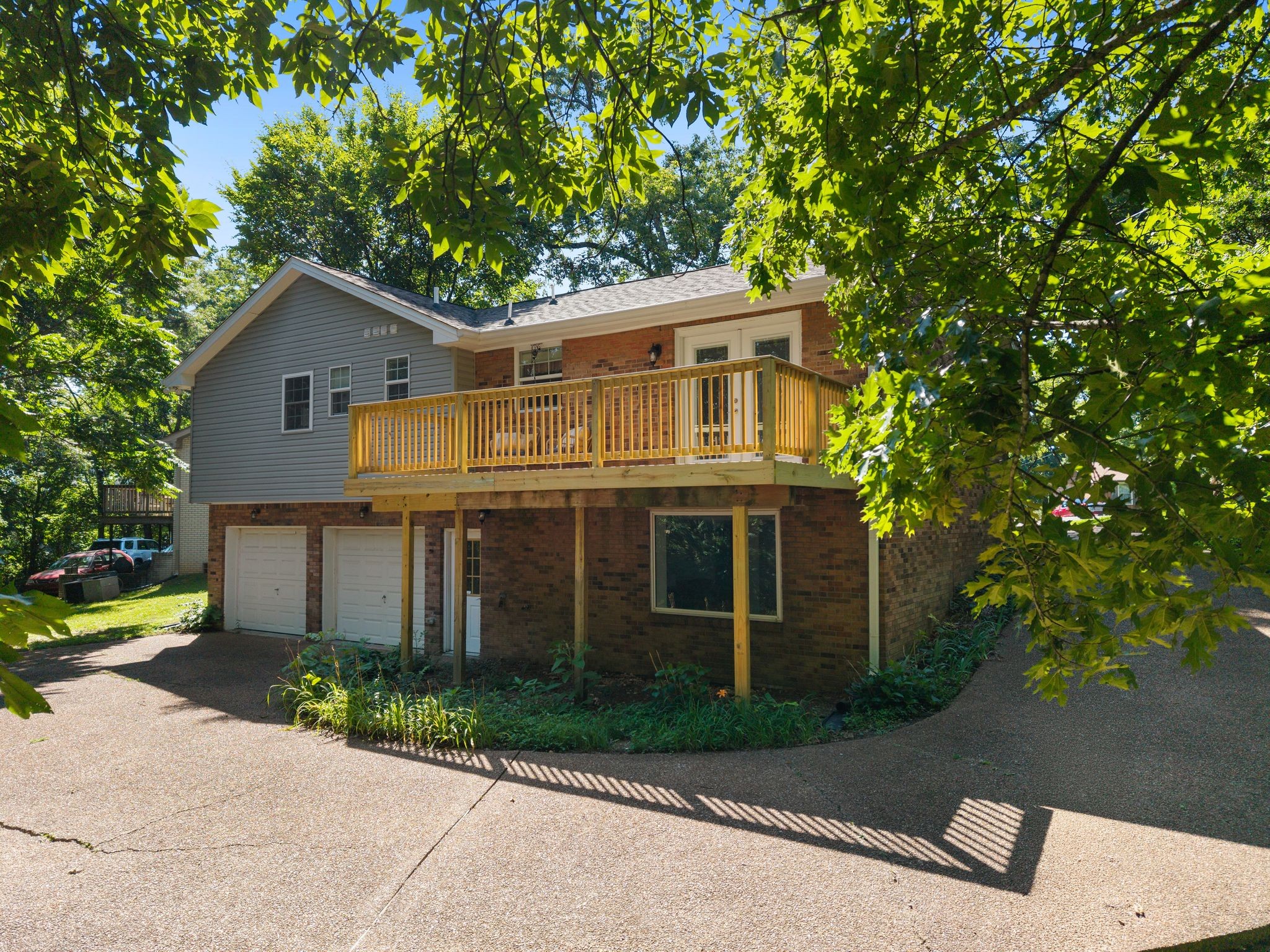 821 Luxemburg Dr