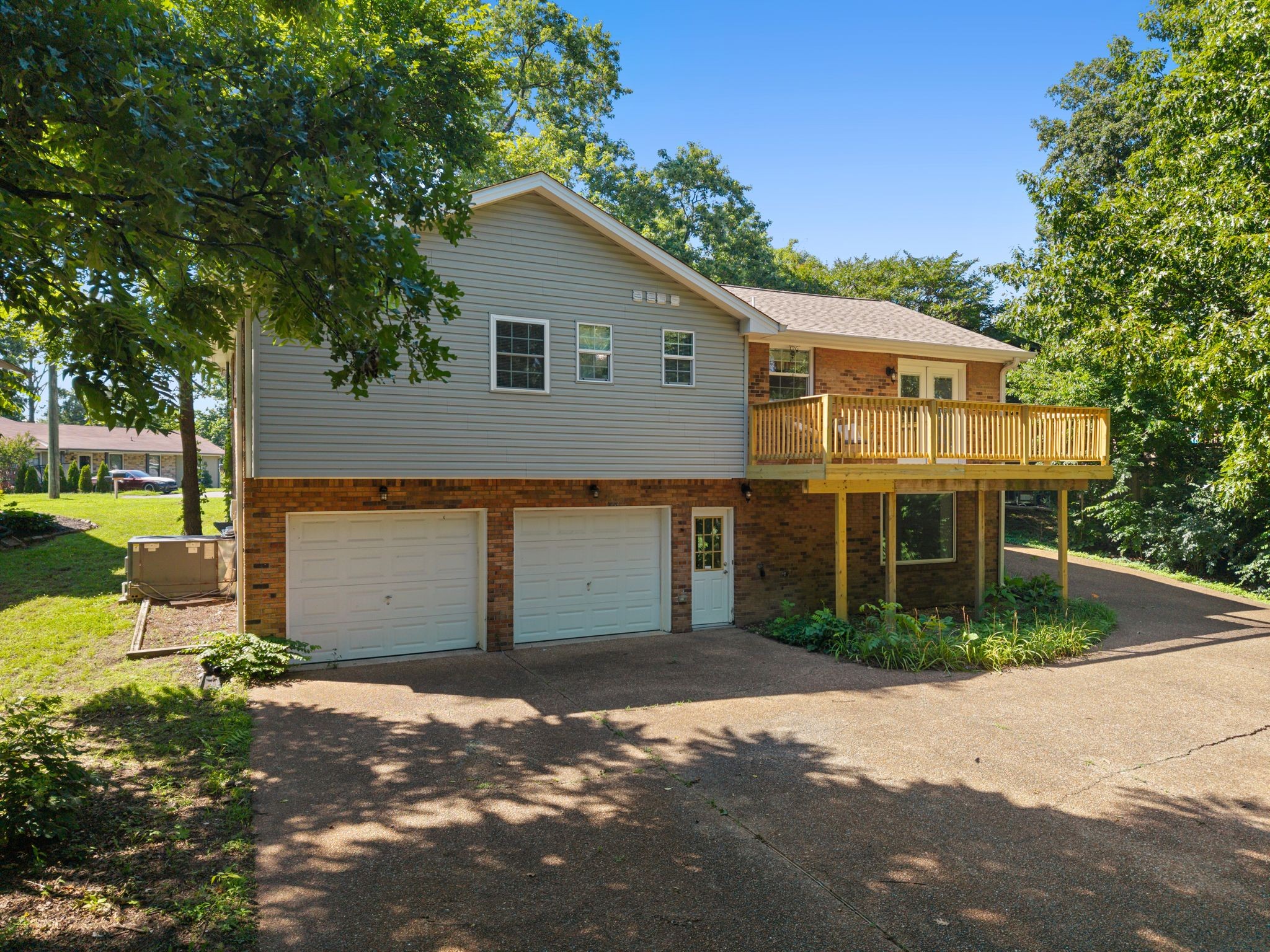 821 Luxemburg Dr