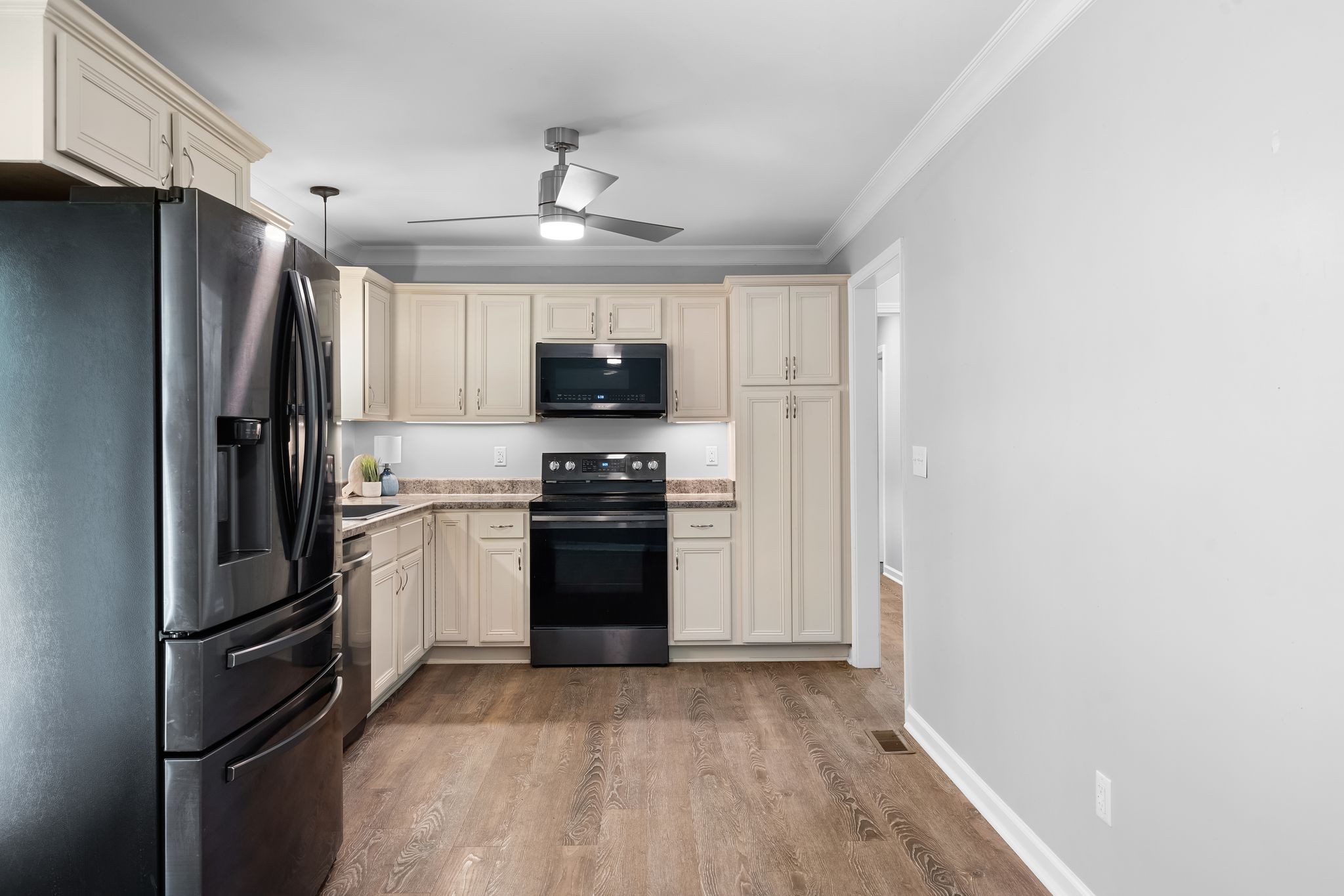 821 Luxemburg Dr