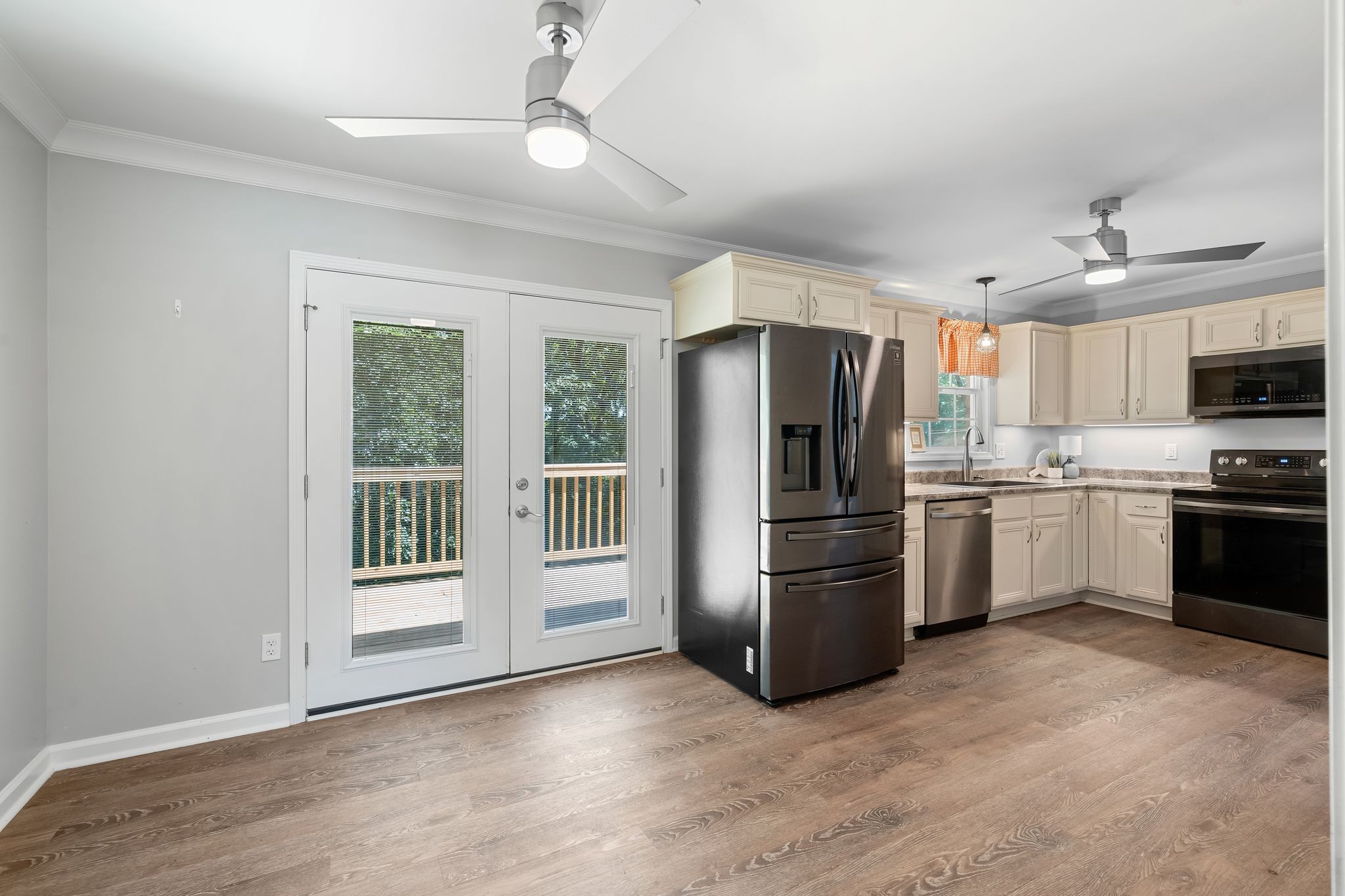 821 Luxemburg Dr