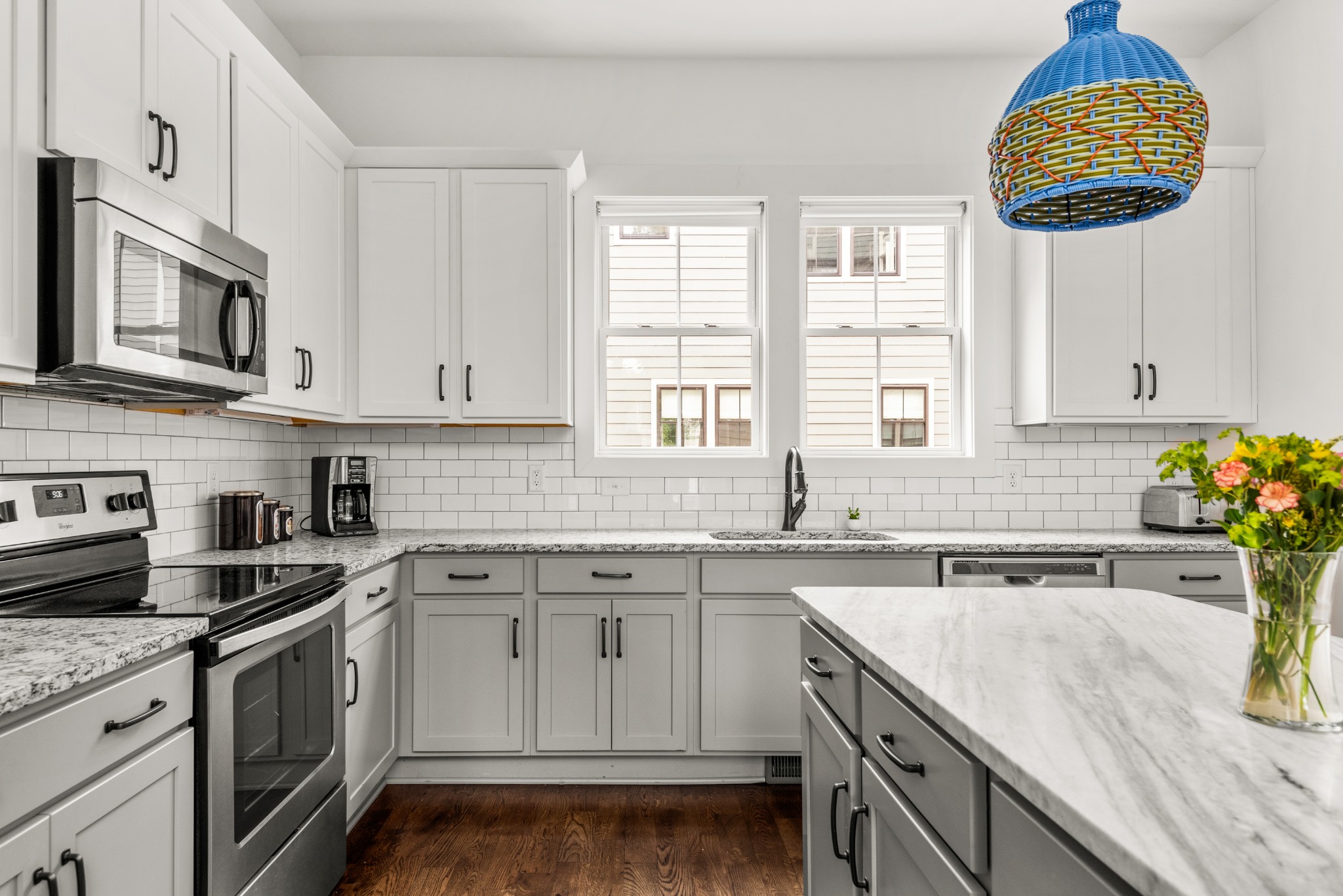 1027 E Trinity Ln Unit: 6