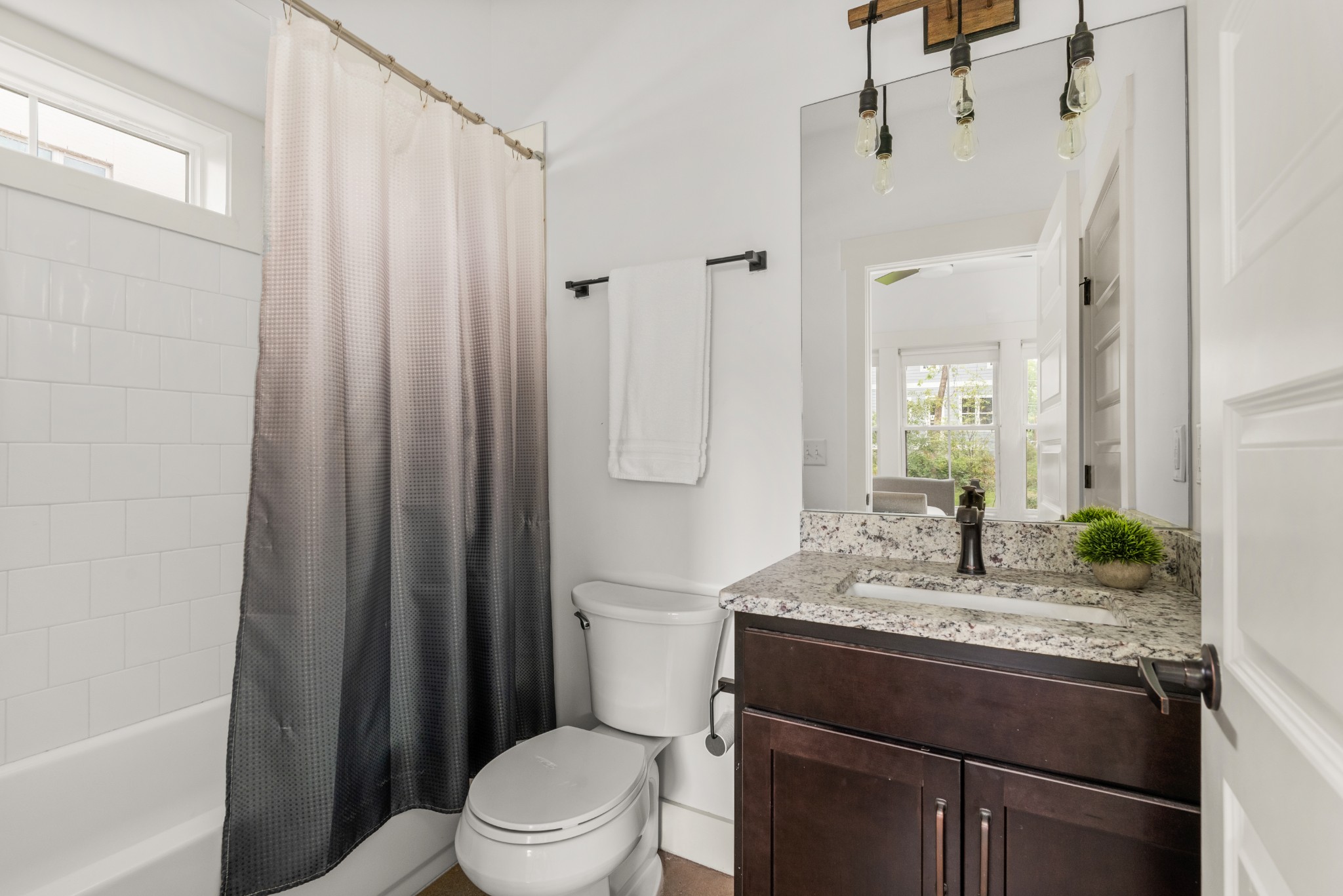 1027 E Trinity Ln Unit: 6&7
