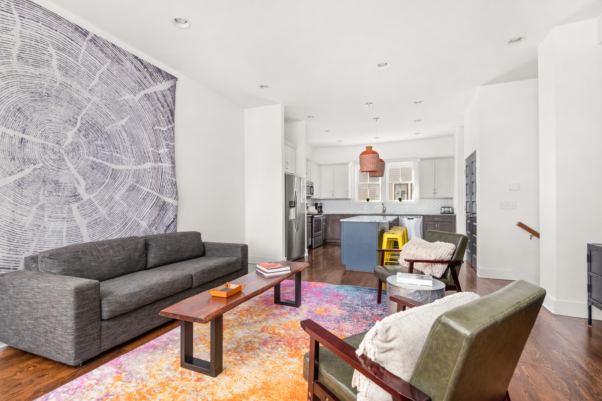 1027 E Trinity Ln Unit: 6&7