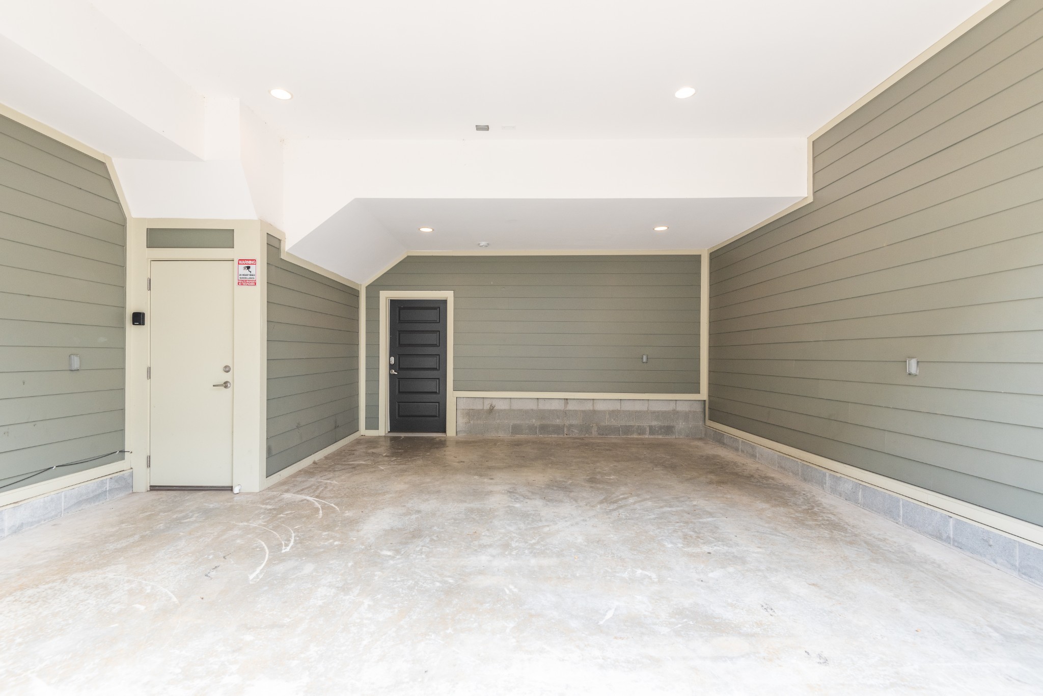 1027 E Trinity Ln Unit: 6&7