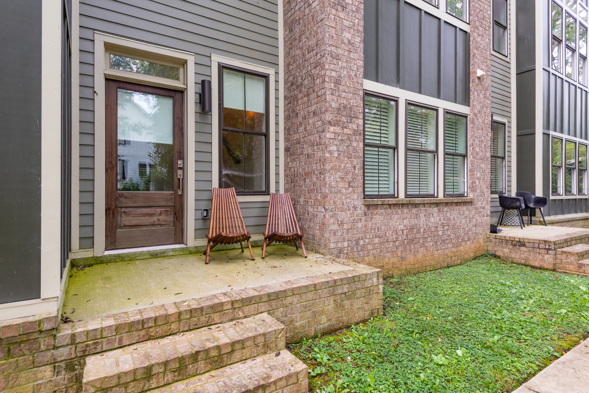 1027 E Trinity Ln Unit: 6&7