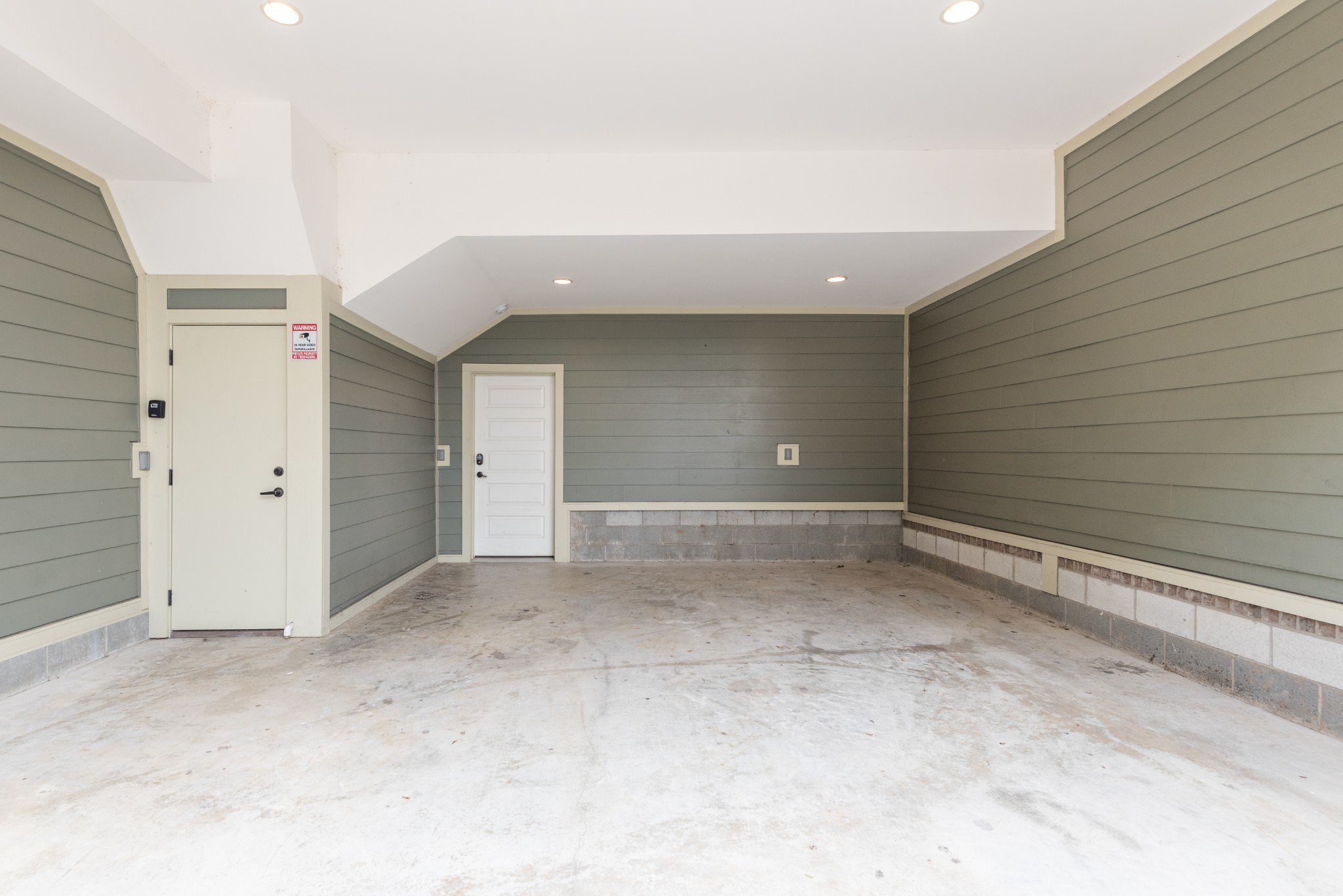 1027 E Trinity Ln Unit: 6&7
