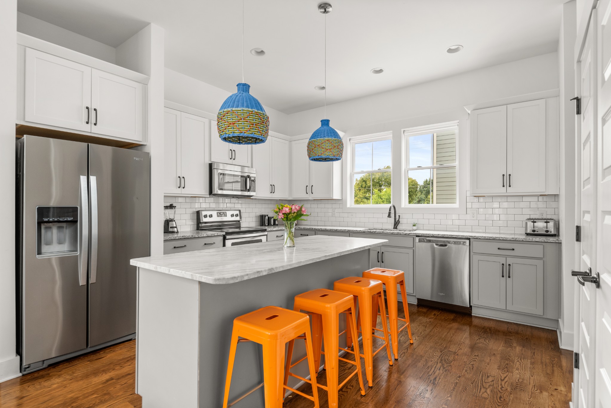 1027 E Trinity Ln Unit: 6&7
