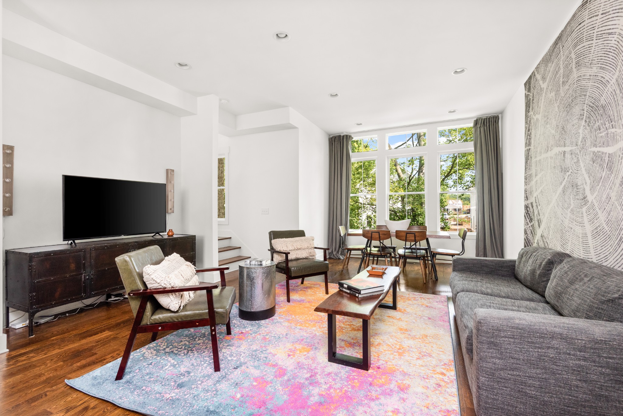 1027 E Trinity Ln Unit: 6&7