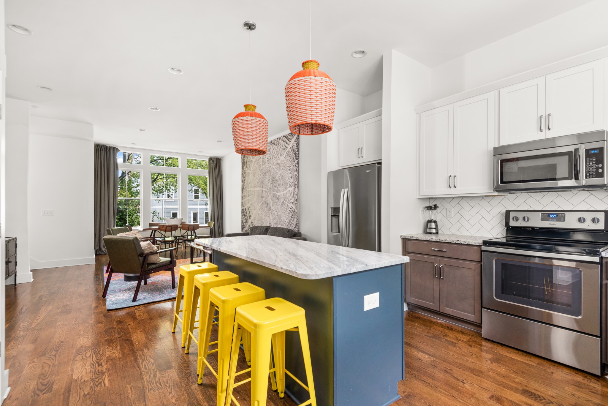 1027 E Trinity Ln Unit: 6&7