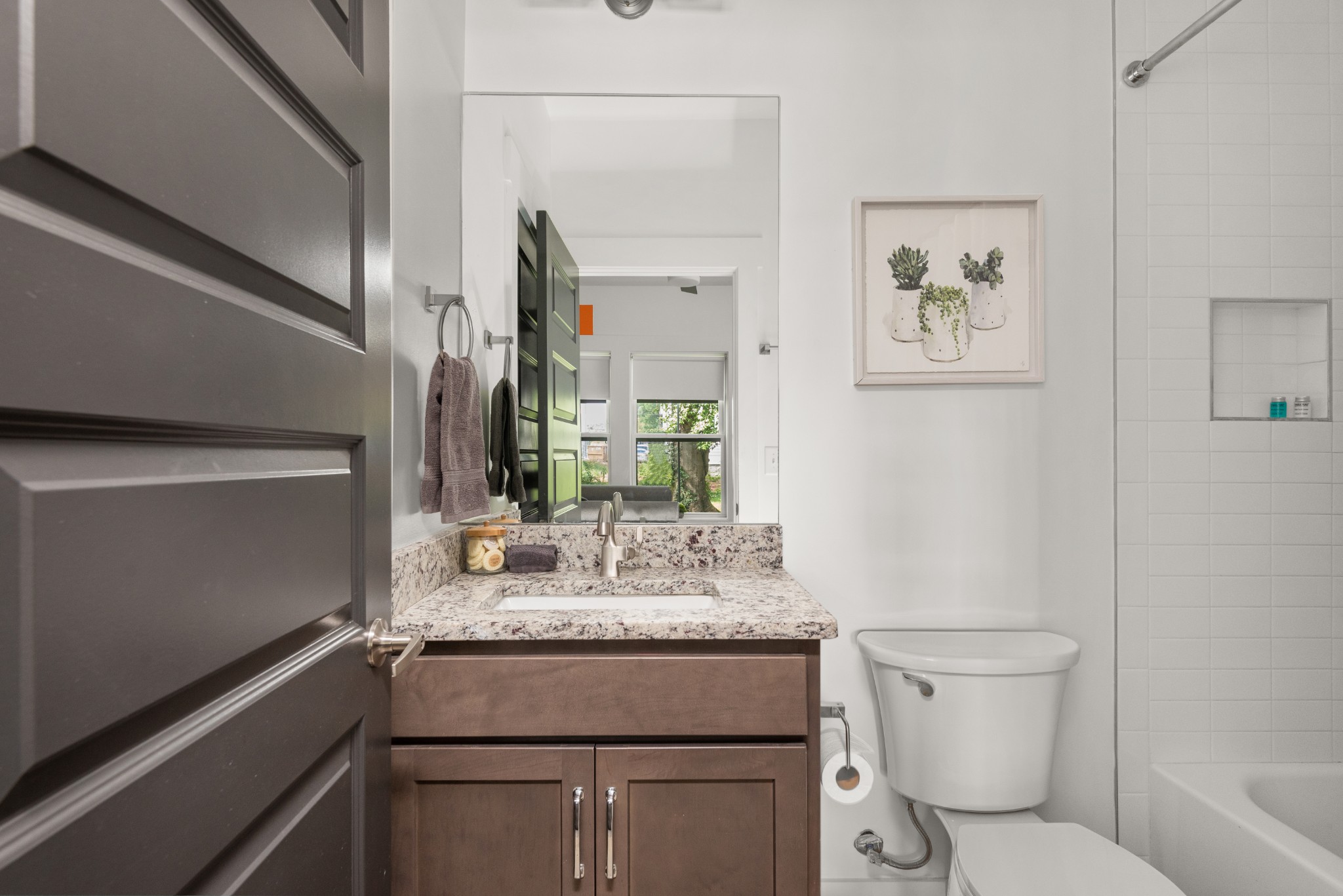 1027 E Trinity Ln Unit: 6&7