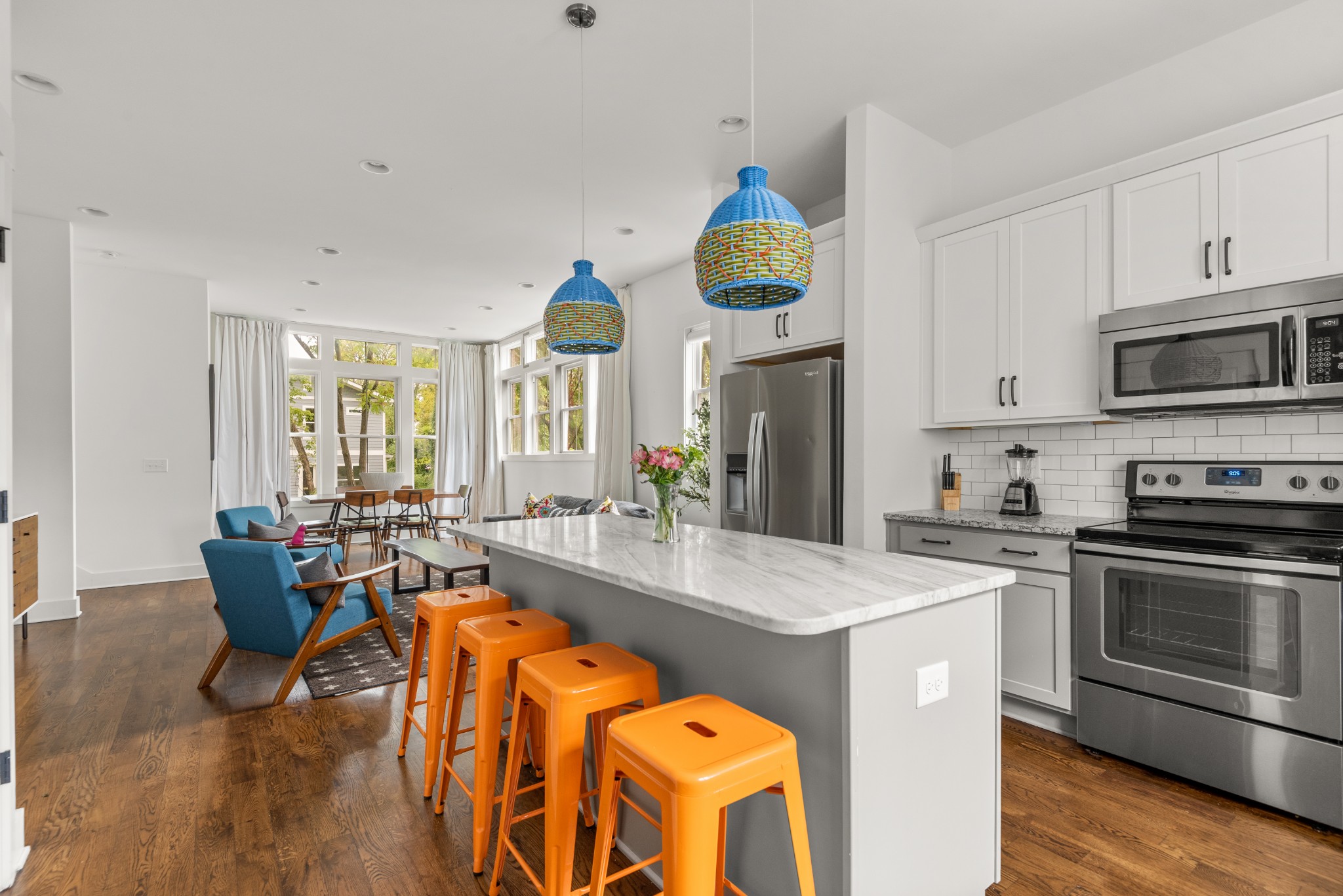 1027 E Trinity Ln Unit: 6&7